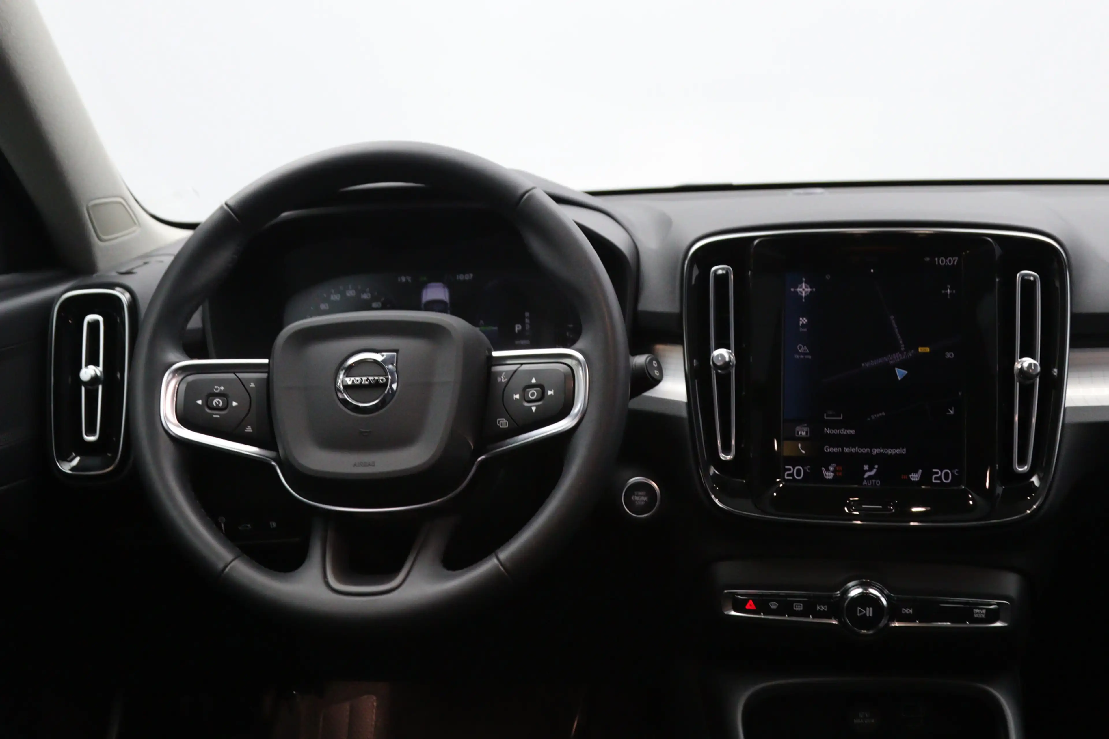 Volvo XC40 1.5 T4 Recharge 230 PK Inscription Expression PHEV — photo 2