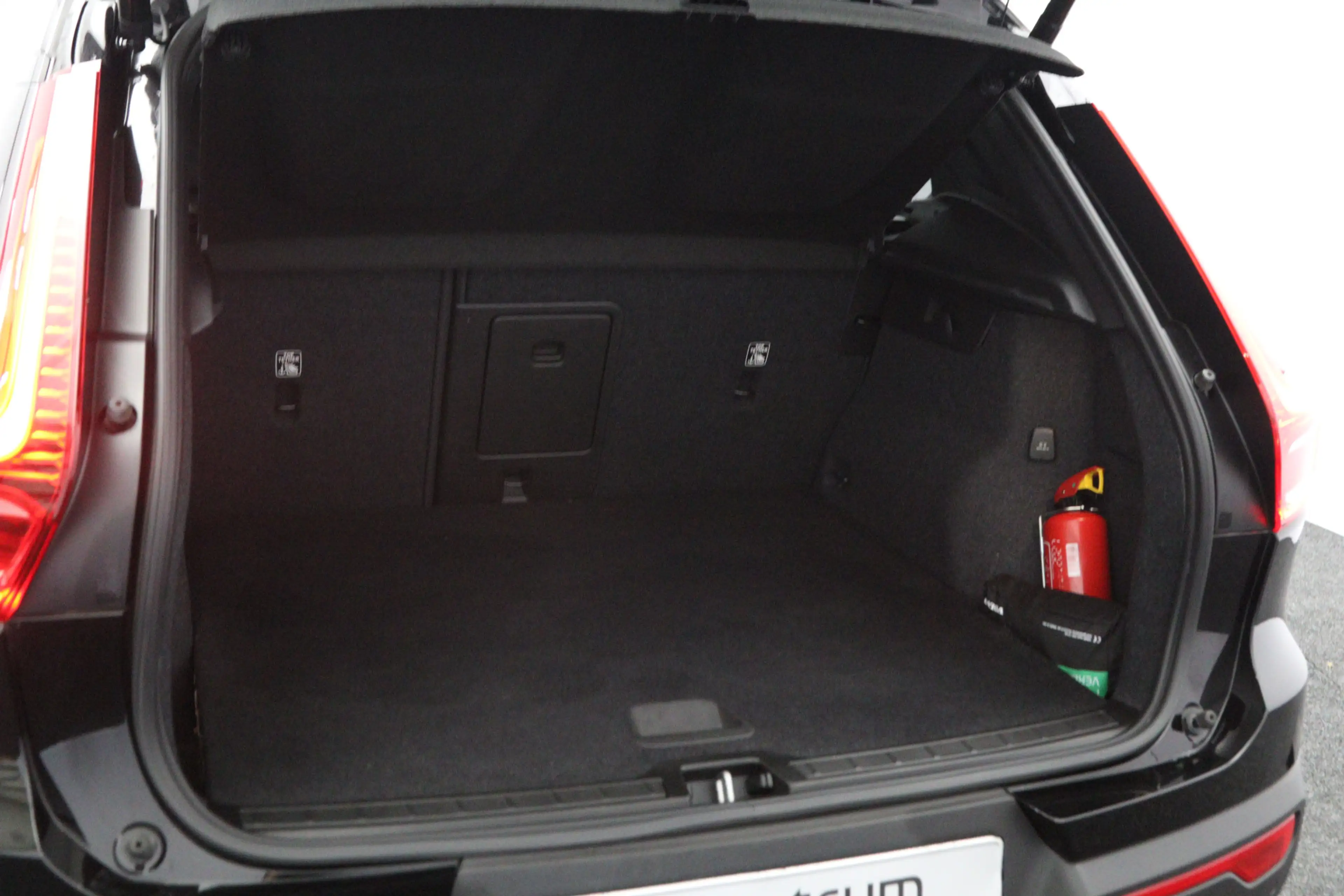 Volvo XC40 1.5 T4 Recharge 230 PK Inscription Expression PHEV — photo 32