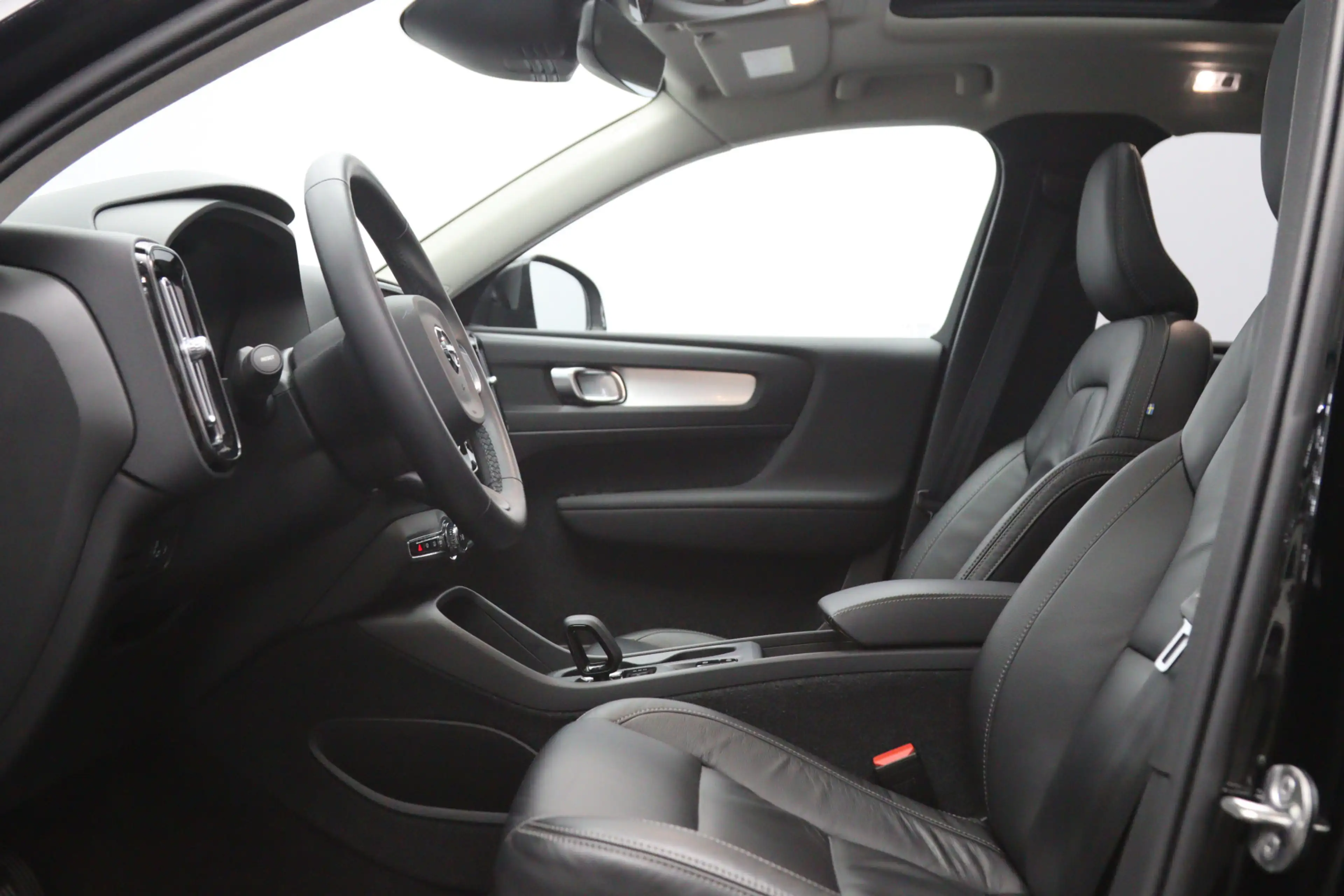 Volvo XC40 1.5 T4 Recharge 230 PK Inscription Expression PHEV — photo 19