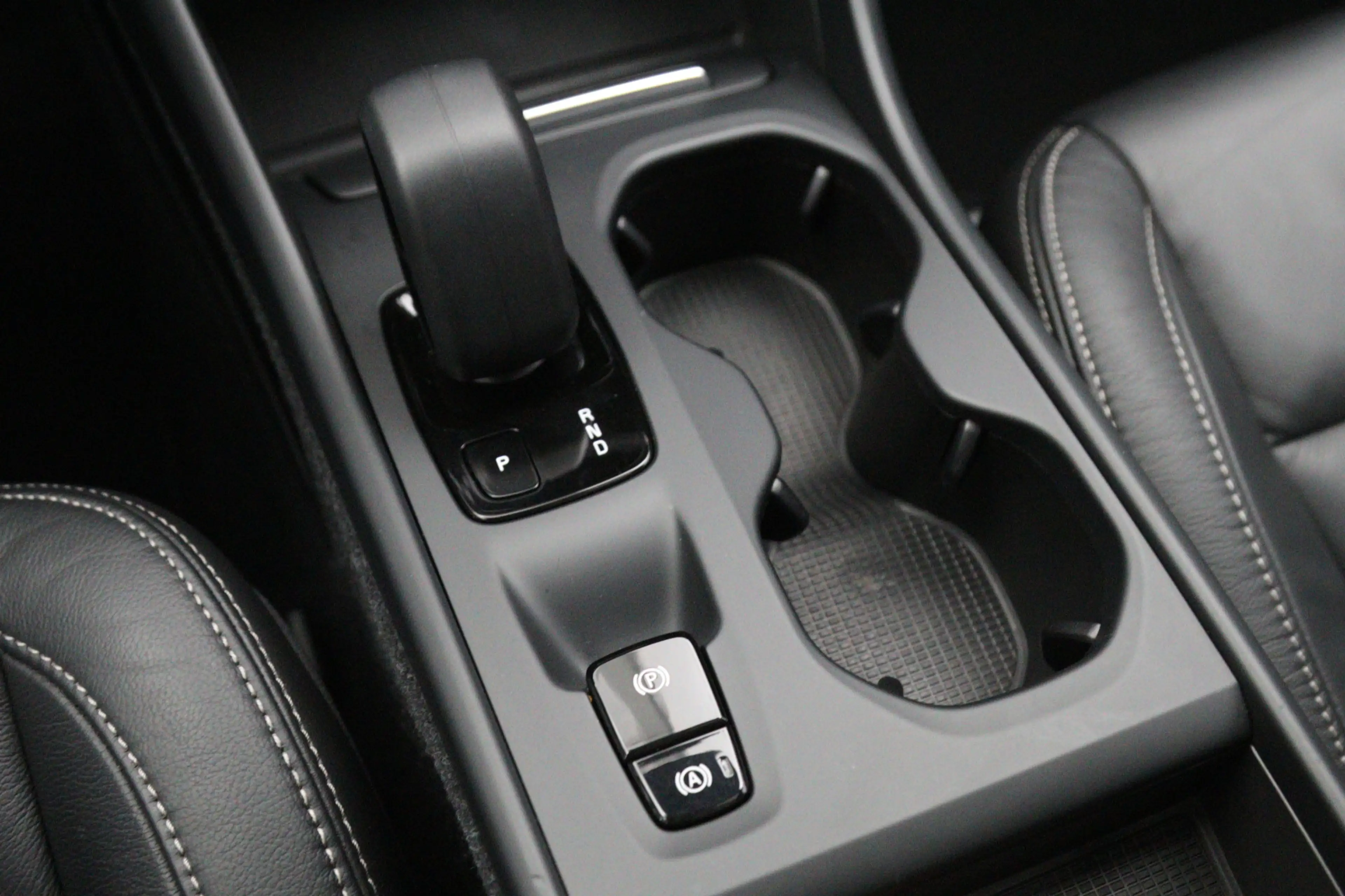 Volvo XC40 1.5 T4 Recharge 230 PK Inscription Expression PHEV — photo 13