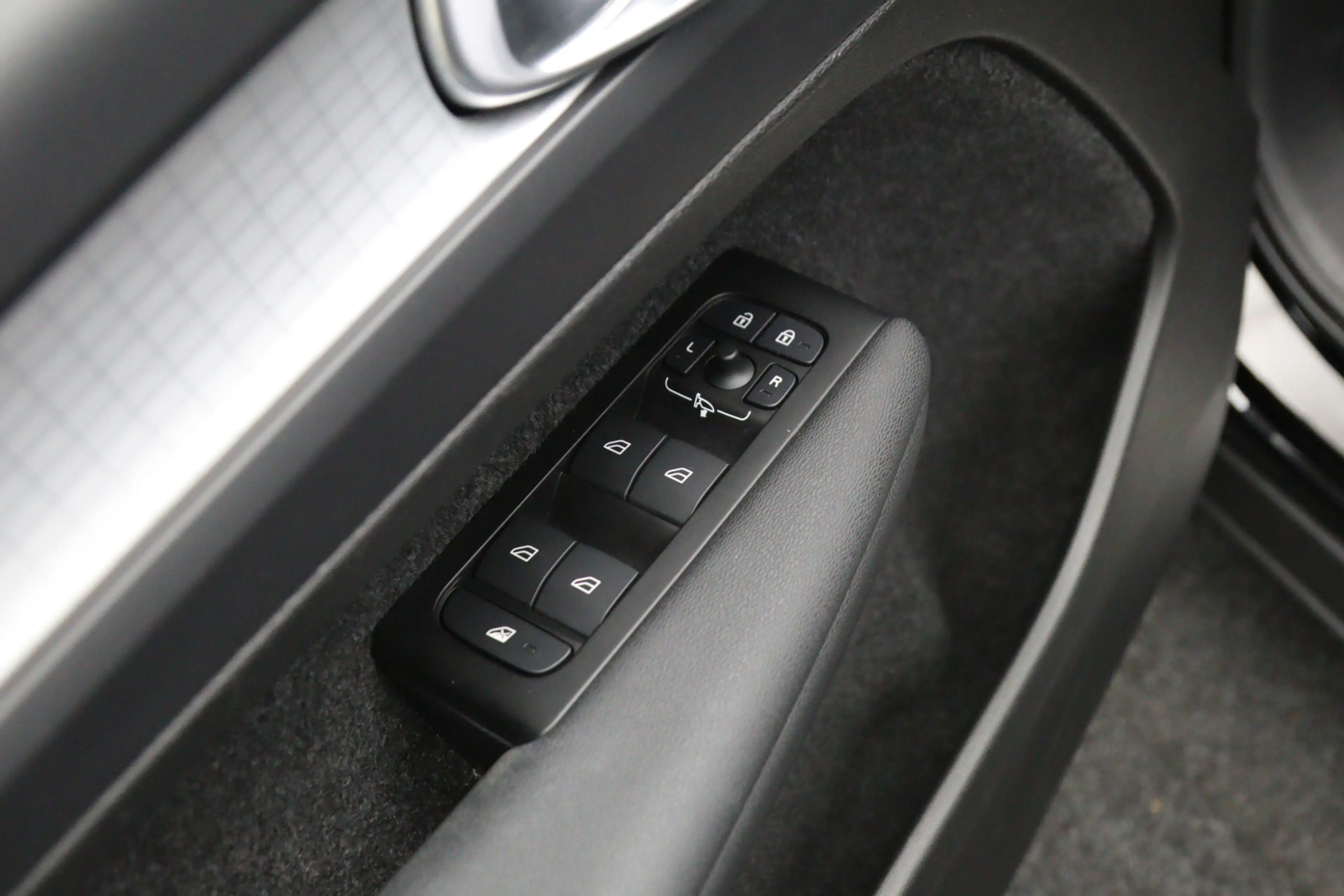 Volvo XC40 1.5 T4 Recharge 230 PK Inscription Expression PHEV — photo 42