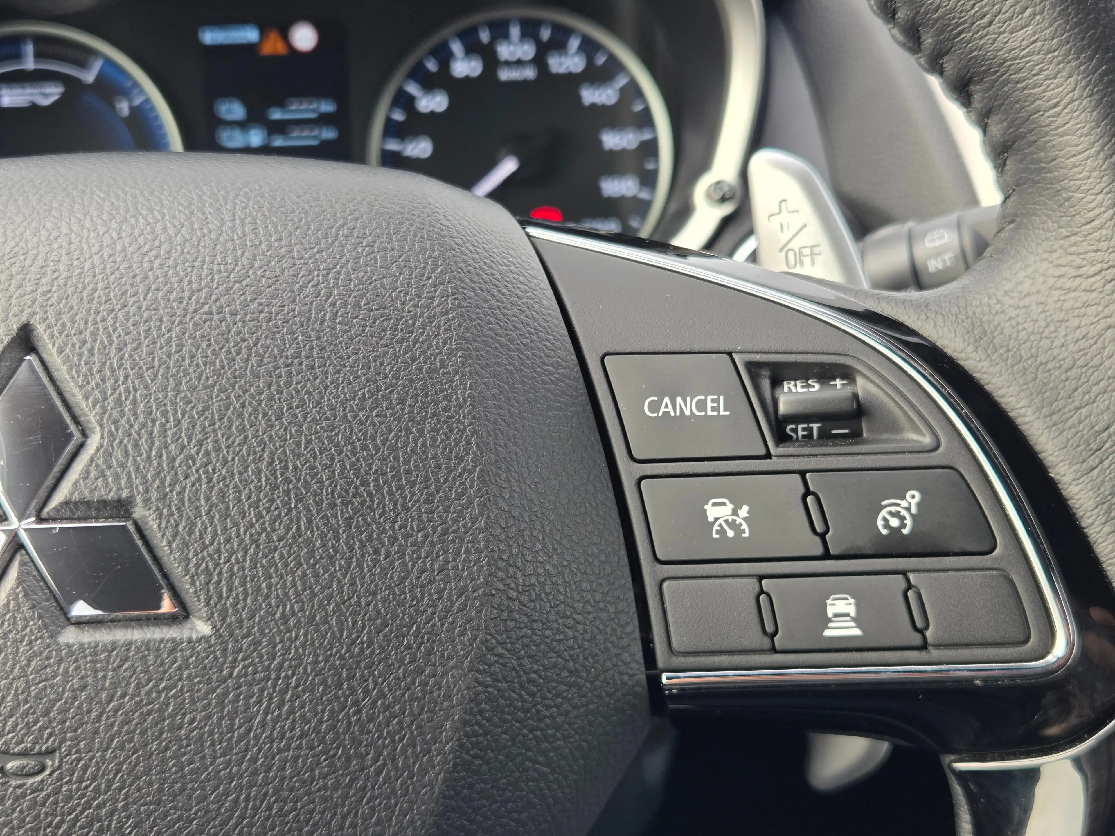 Mitsubishi Eclipse Cross 2.4 PHEV Business Executive Adaptive cruise contro — photo 25