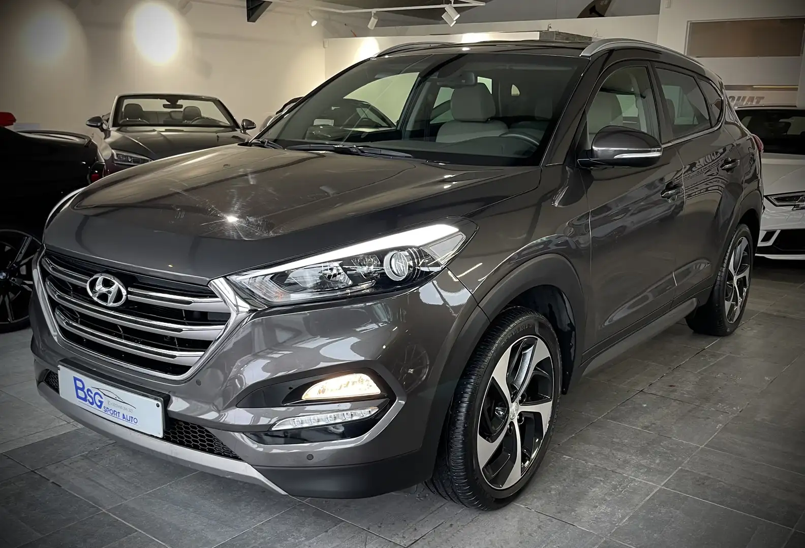 Hyundai TUCSON 1.7 CRDi 2WD *LED*GPS*CAMERA*CUIR*RADAR*EURO 6b Gris - 1