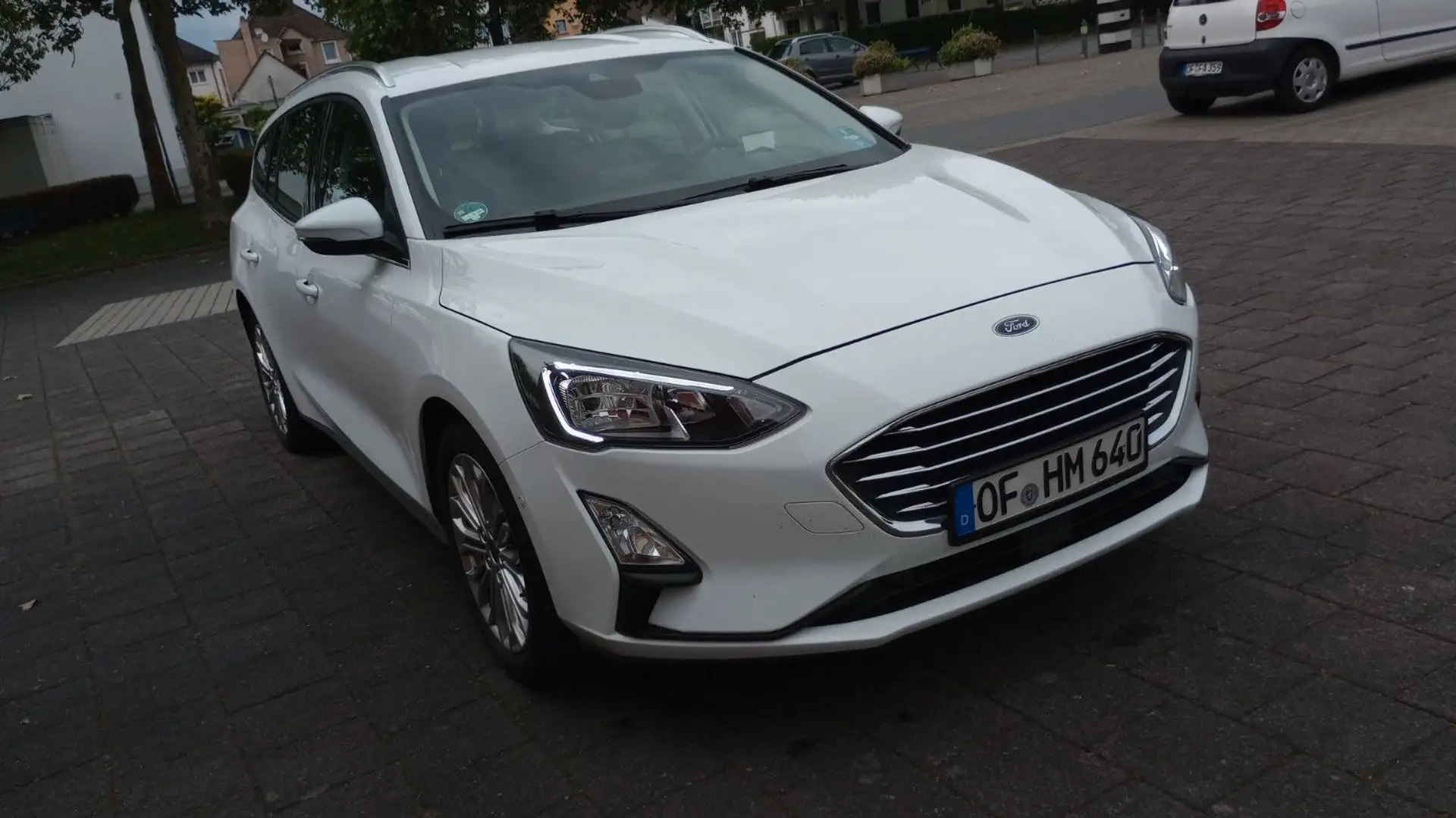 Ford Focus Kombi 1,5 Auto Navi Head Rückf Tot Scheckheft Blanc - 1