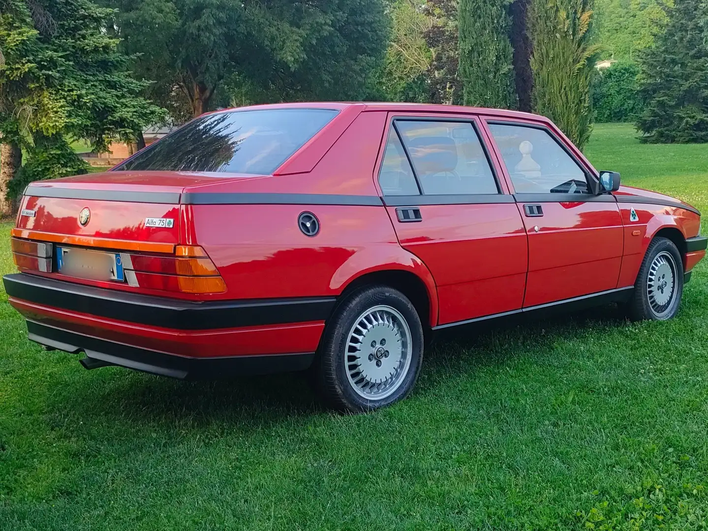 Alfa Romeo 75 75 2.5i Quadrifoglio Verde Rouge - 2