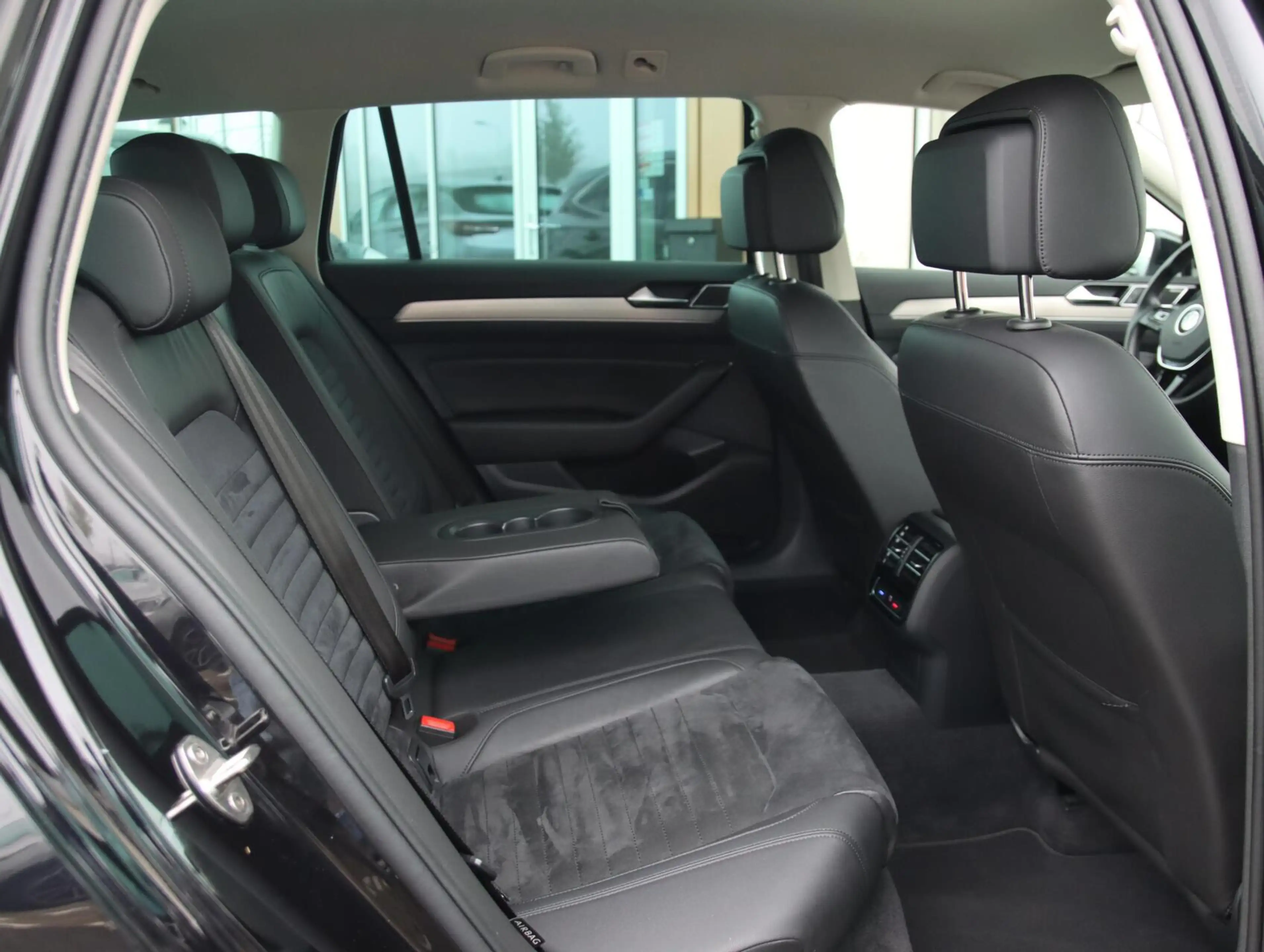 Volkswagen Passat Variant 2.0 TSI 220PK R-line | Dynaudio | Ergo-comfort sto — photo 31