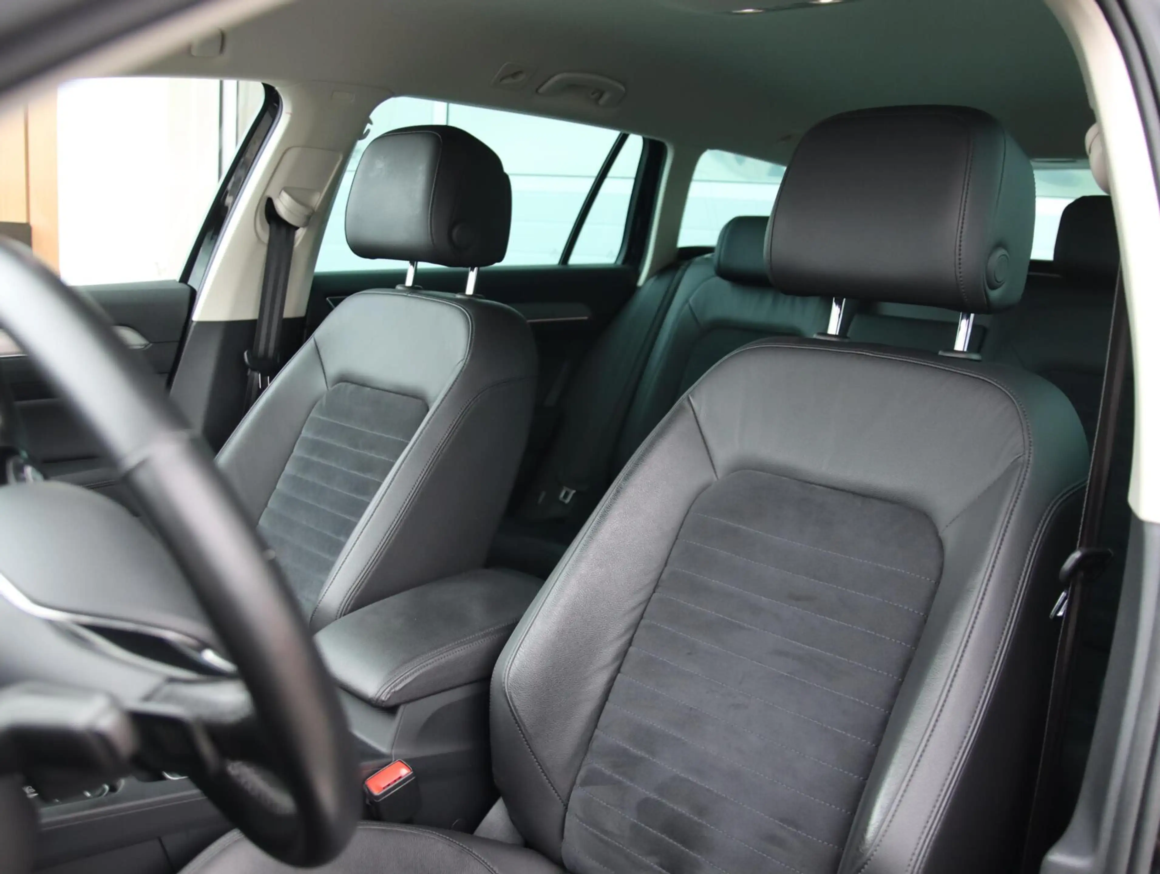 Volkswagen Passat Variant 2.0 TSI 220PK R-line | Dynaudio | Ergo-comfort sto — photo 5