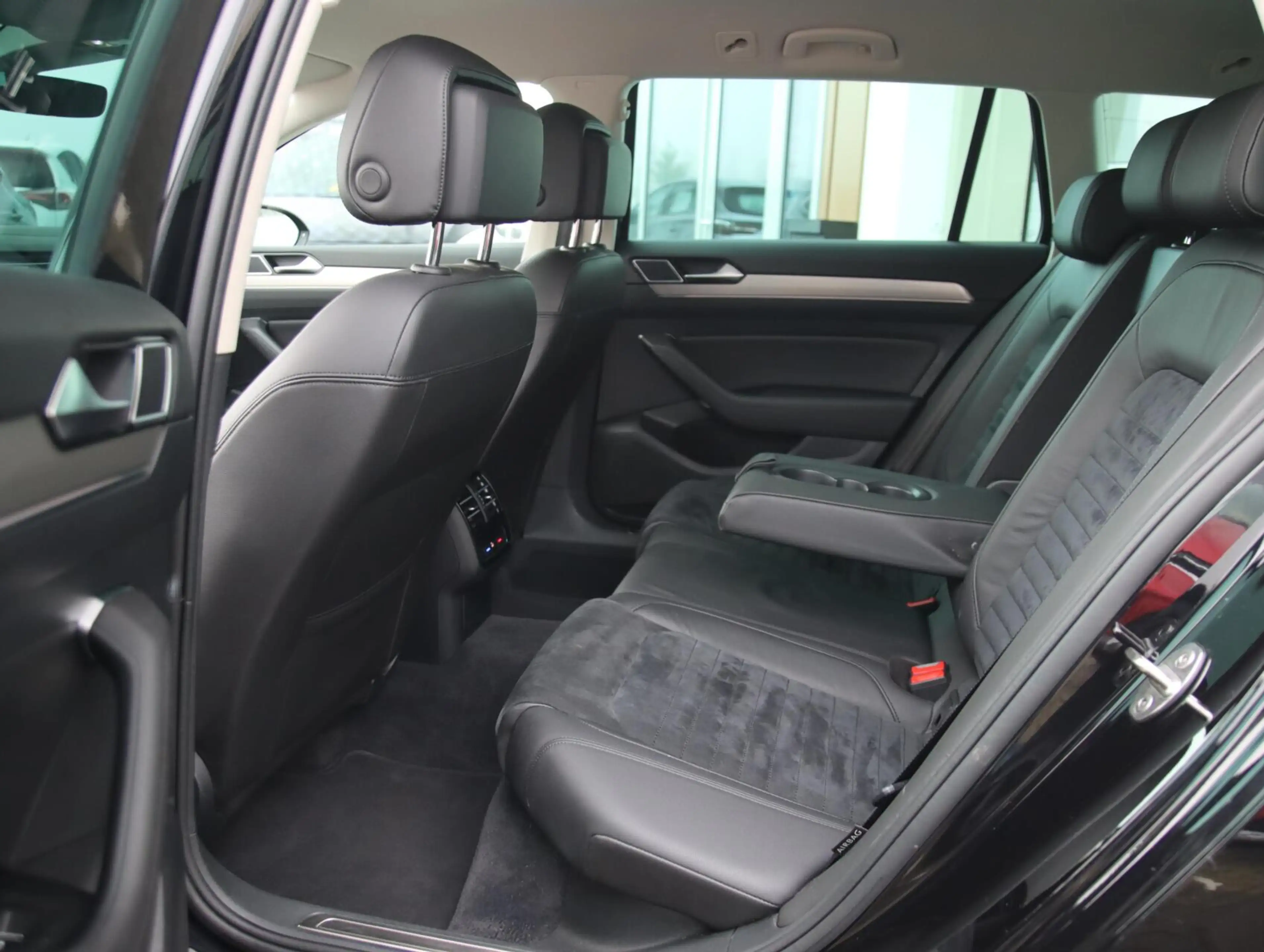 Volkswagen Passat Variant 2.0 TSI 220PK R-line | Dynaudio | Ergo-comfort sto — photo 6