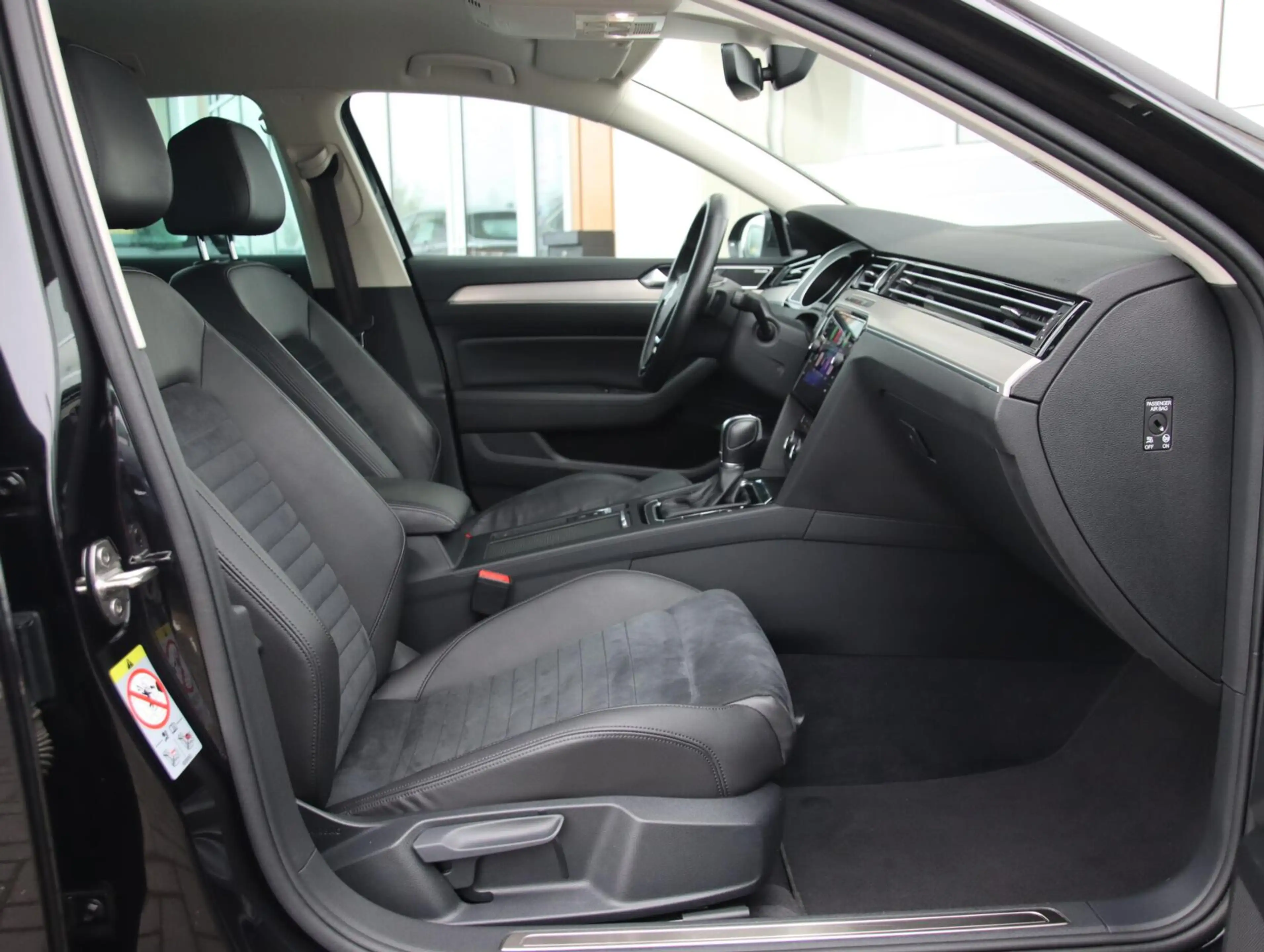 Volkswagen Passat Variant 2.0 TSI 220PK R-line | Dynaudio | Ergo-comfort sto — photo 34