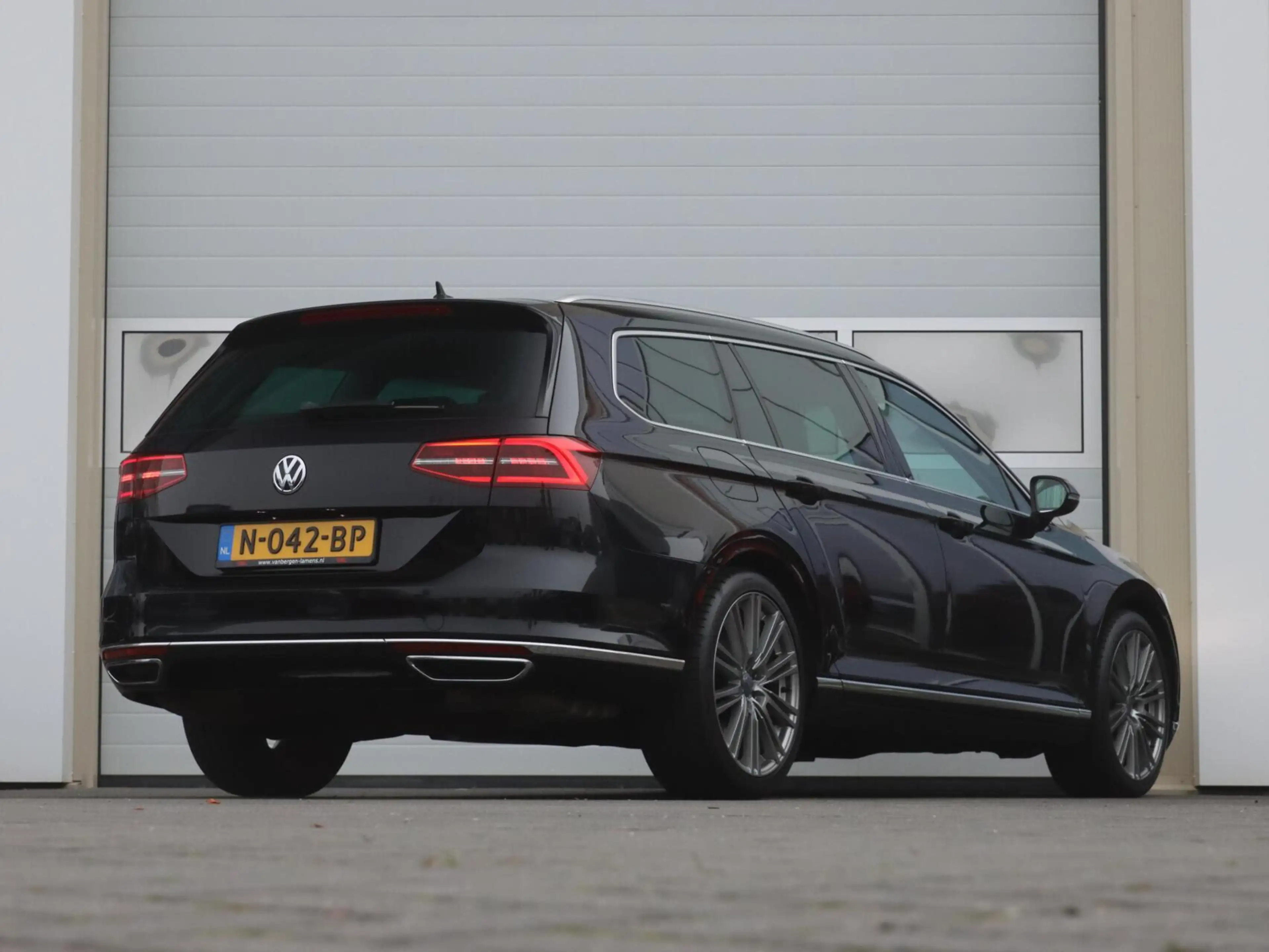 Volkswagen Passat Variant 2.0 TSI 220PK R-line | Dynaudio | Ergo-comfort sto — photo 2