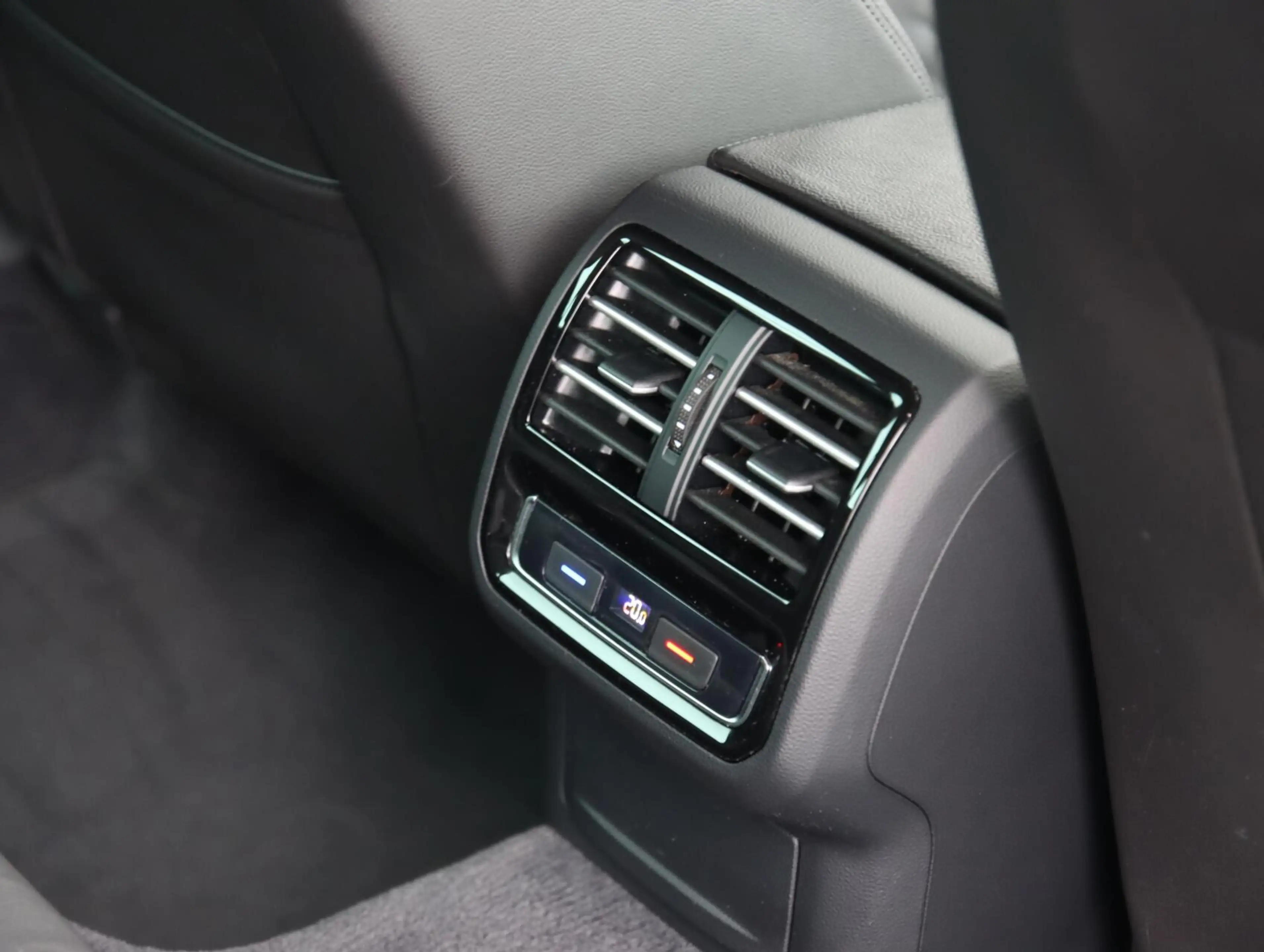 Volkswagen Passat Variant 2.0 TSI 220PK R-line | Dynaudio | Ergo-comfort sto — photo 33