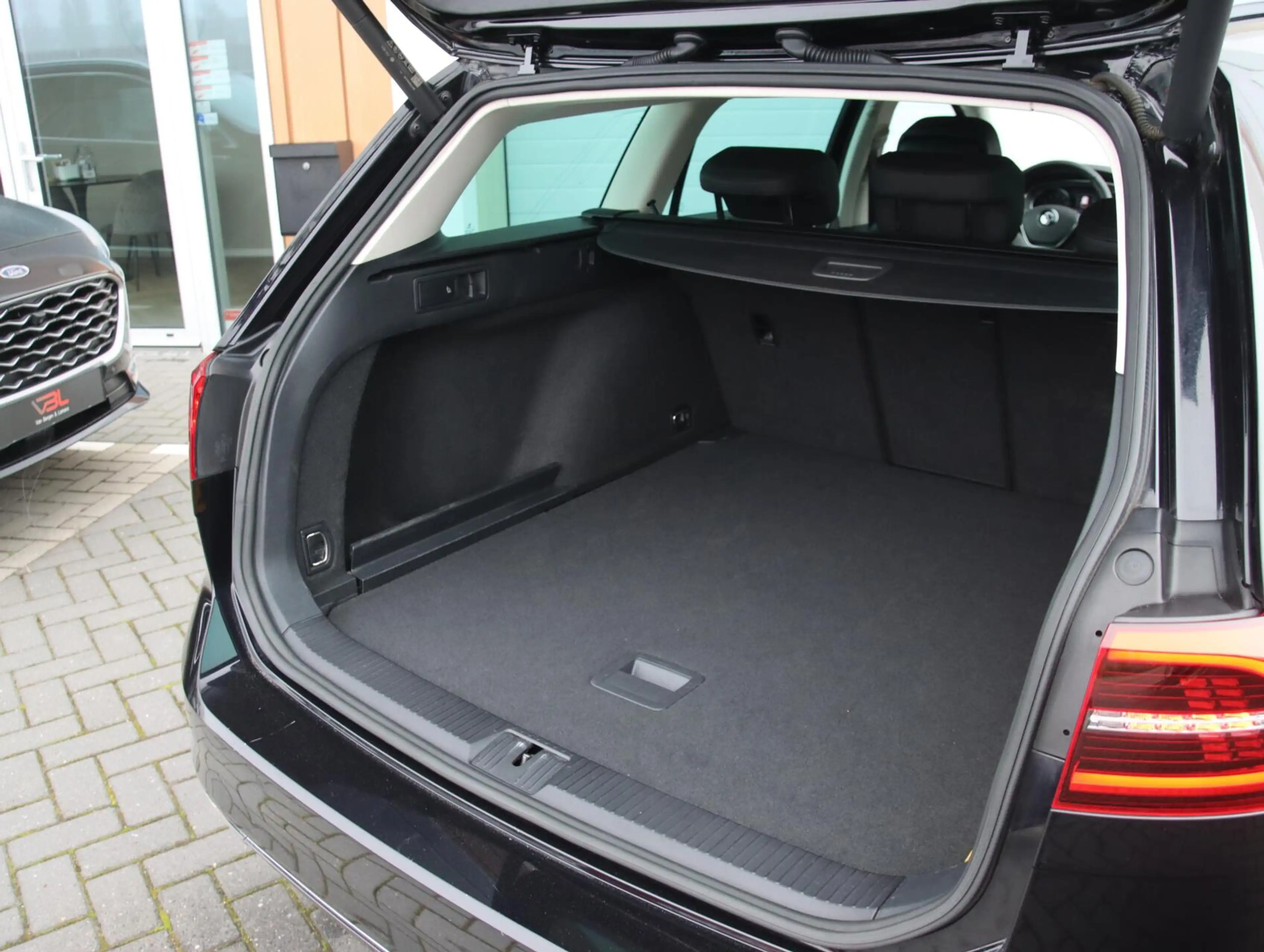 Volkswagen Passat Variant 2.0 TSI 220PK R-line | Dynaudio | Ergo-comfort sto — photo 30