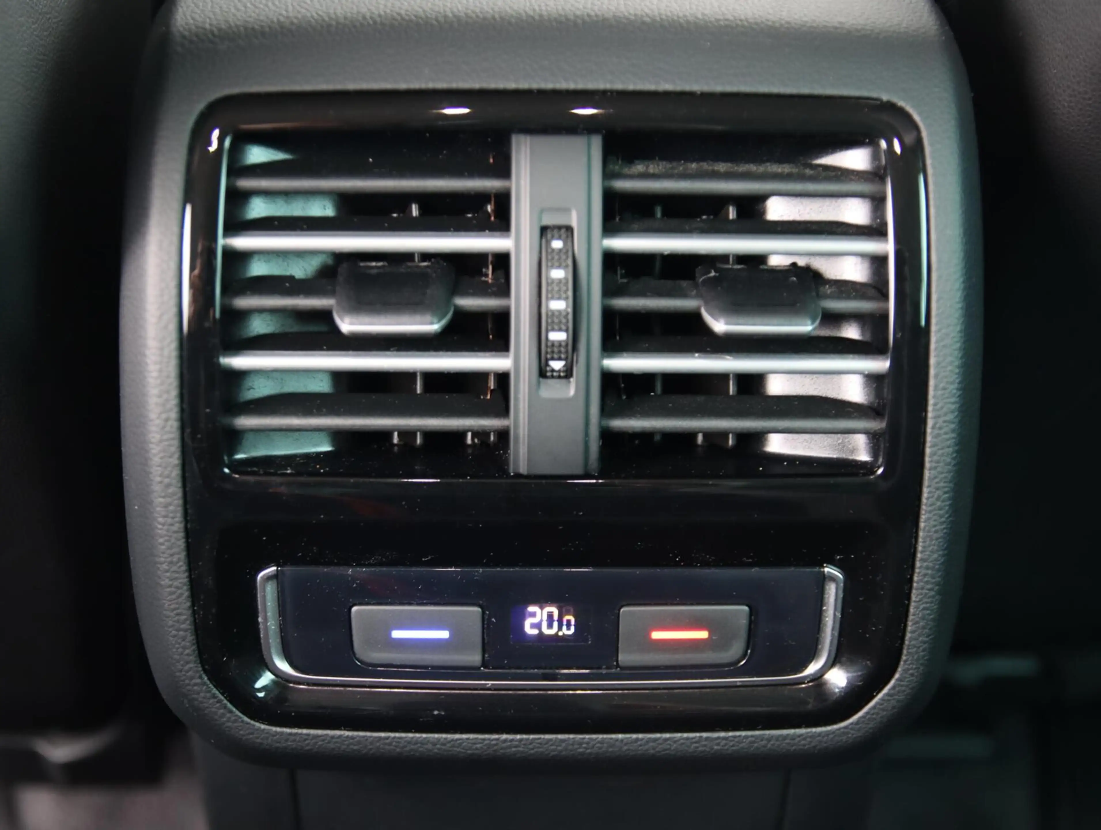 Volkswagen Passat Variant 2.0 TSI 220PK R-line | Dynaudio | Ergo-comfort sto — photo 17