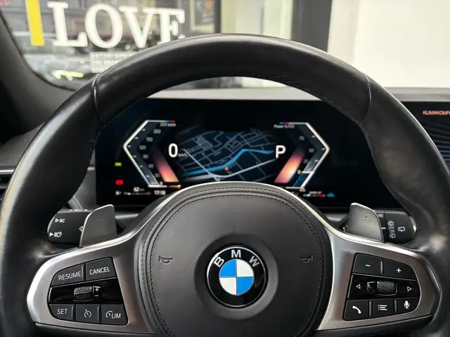 BMW 3 Series view 14