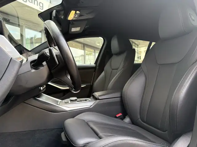 BMW 3 Series view 8