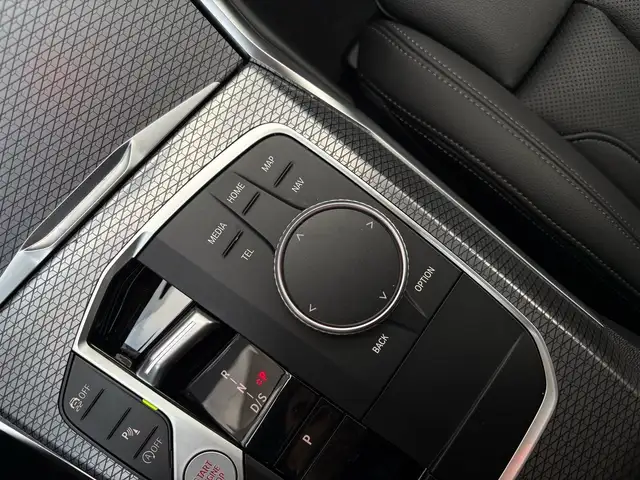 BMW 3 Series view 13