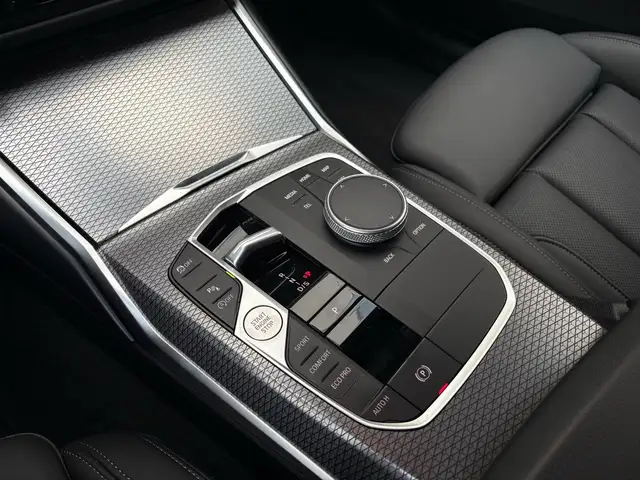 BMW 3 Series view 12