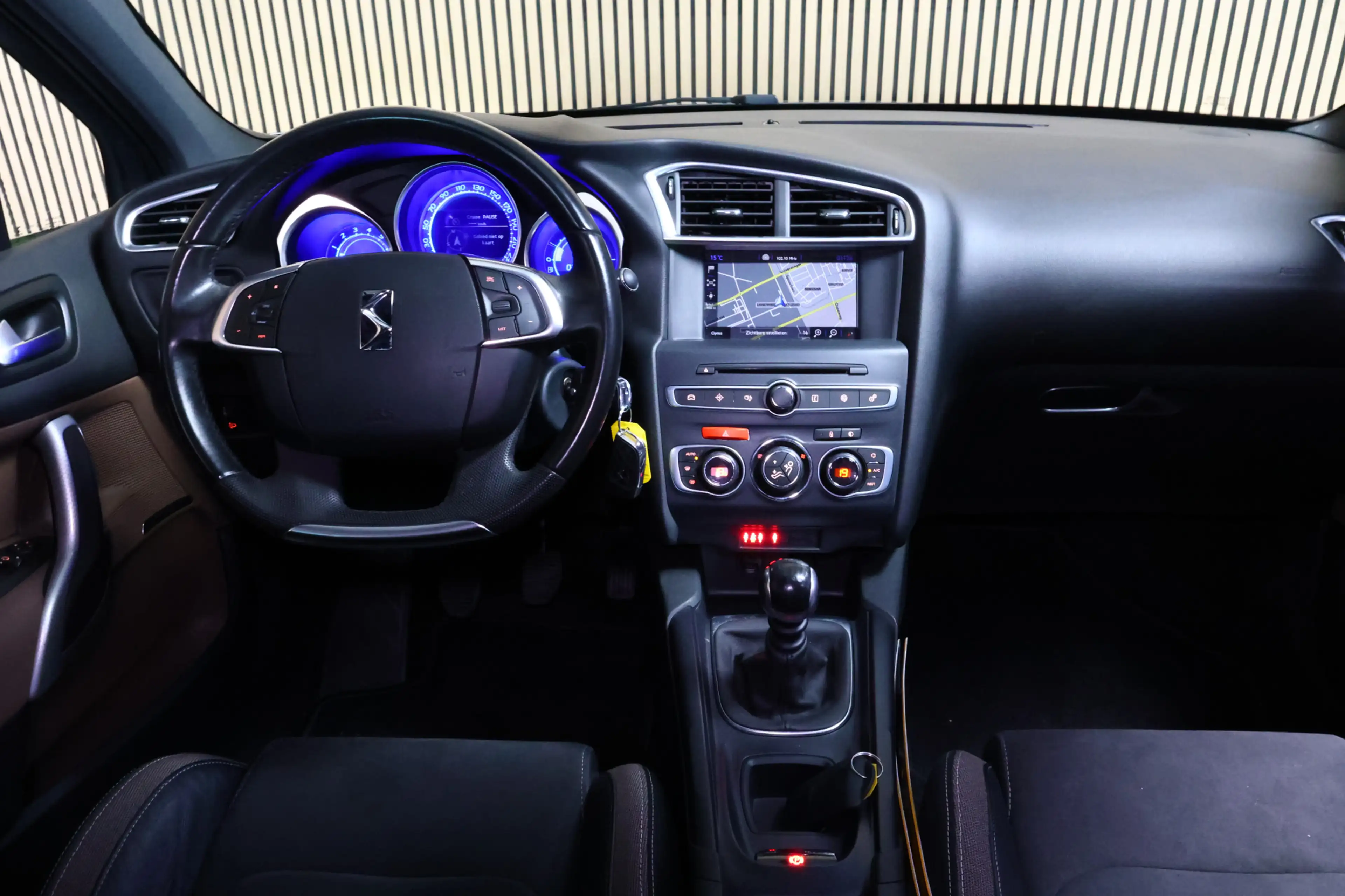 DS Automobiles DS 4 Crossback 1.2 PureTech Business NAVI CRUISE CLIMA PDC '16 — photo 2