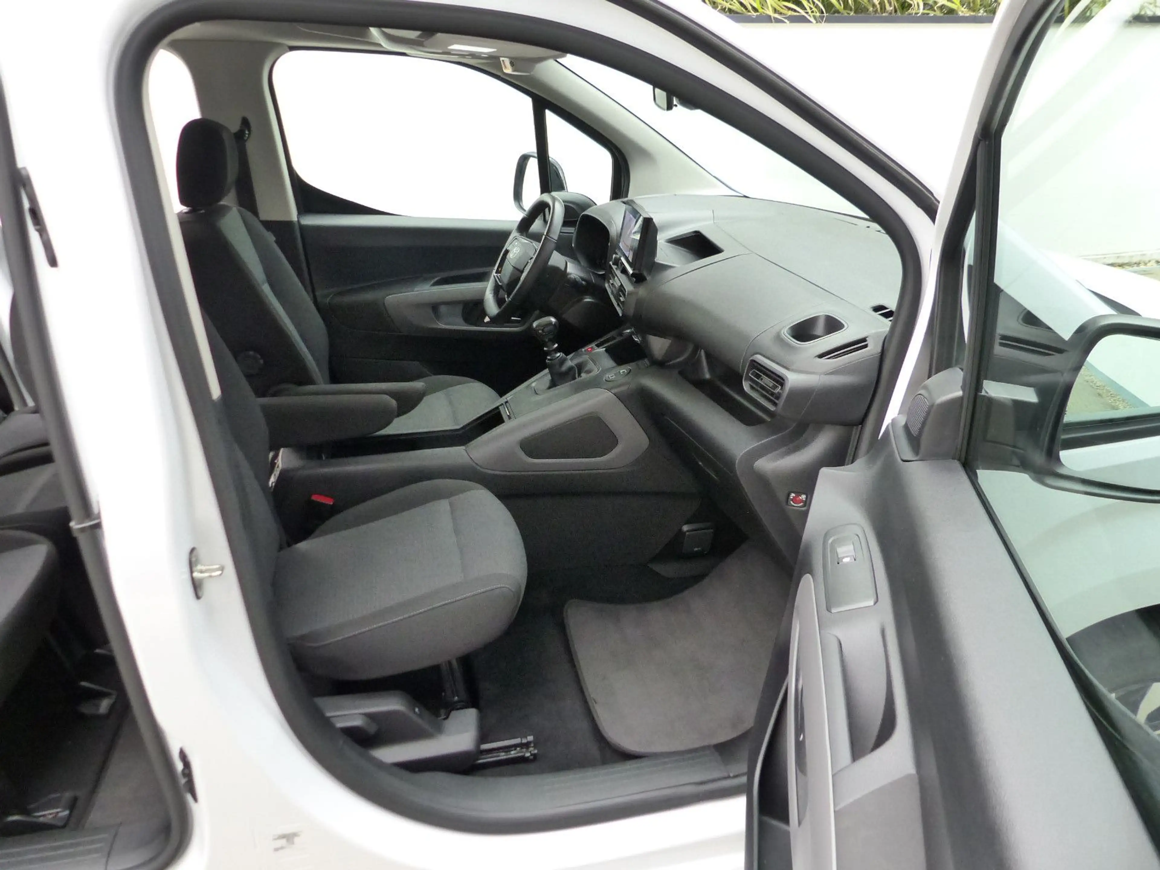 Toyota Proace City Verso 1.2 L1 Team Deutschland Navi — photo 6