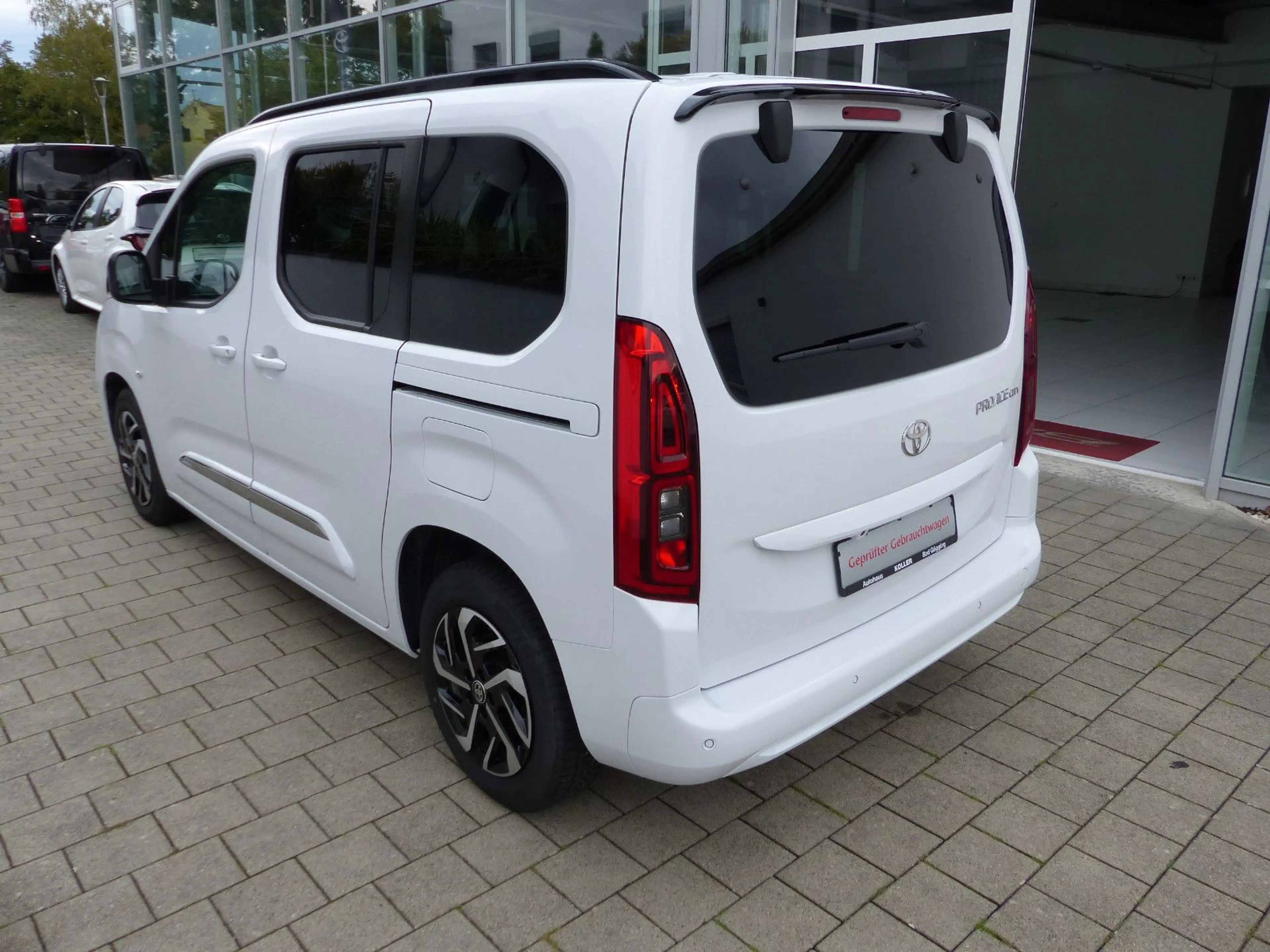 Toyota Proace City Verso 1.2 L1 Team Deutschland Navi — photo 2