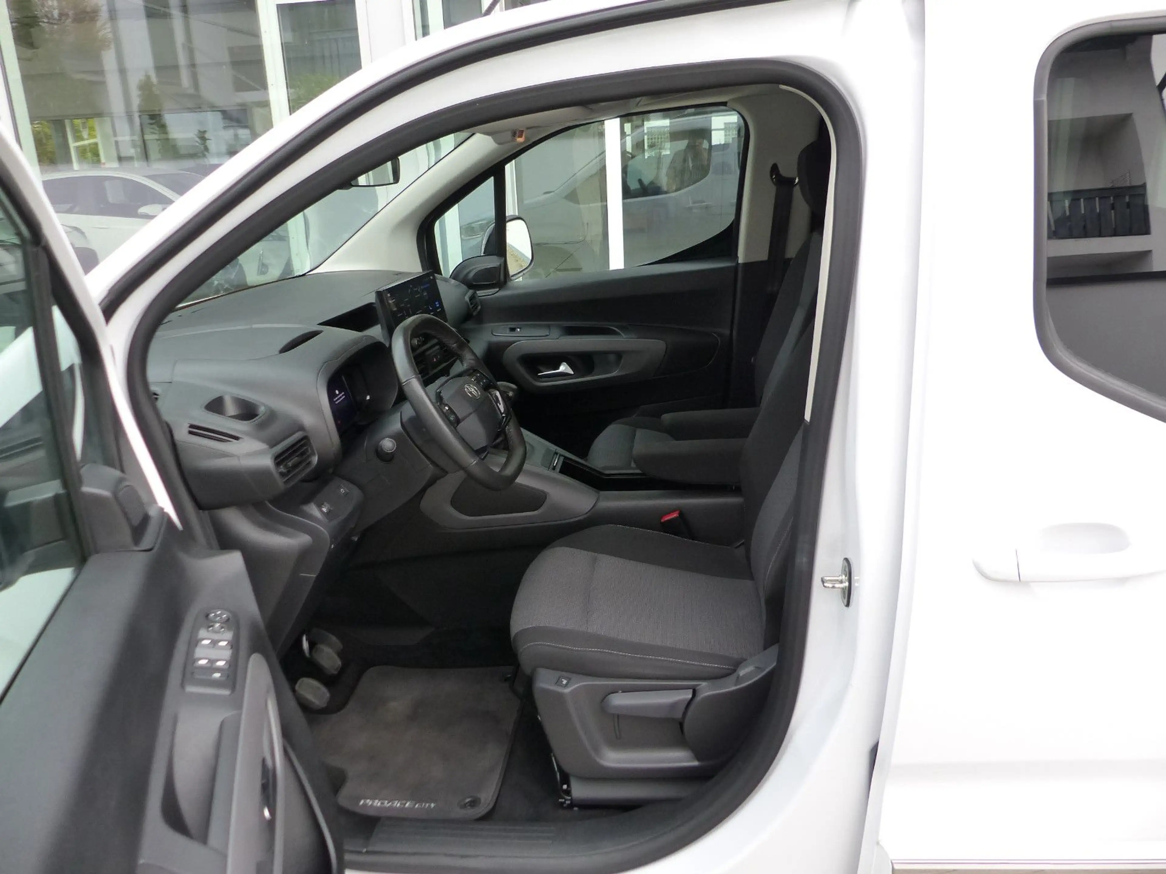 Toyota Proace City Verso 1.2 L1 Team Deutschland Navi — photo 12