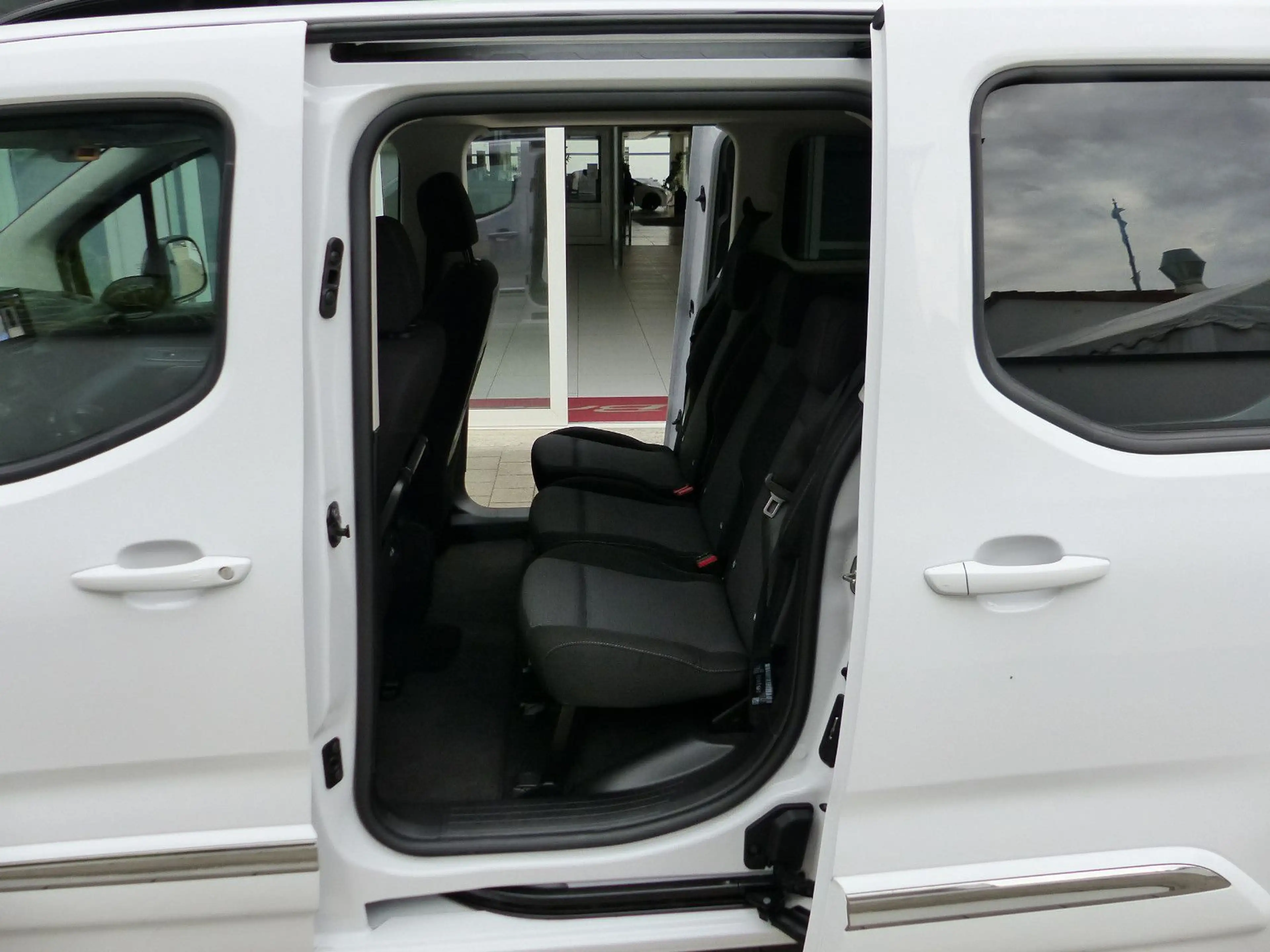 Toyota Proace City Verso 1.2 L1 Team Deutschland Navi — photo 11