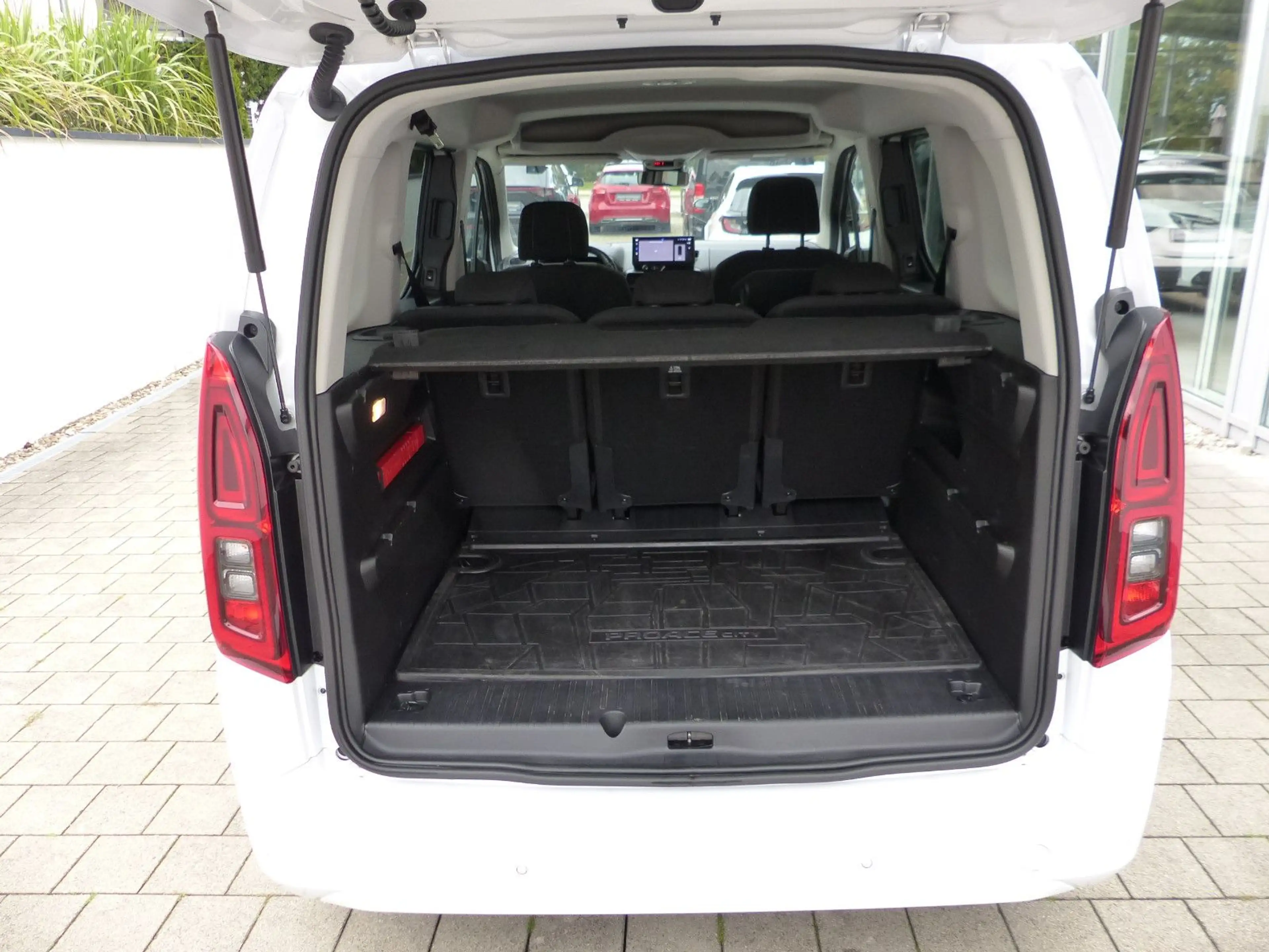 Toyota Proace City Verso 1.2 L1 Team Deutschland Navi — photo 10