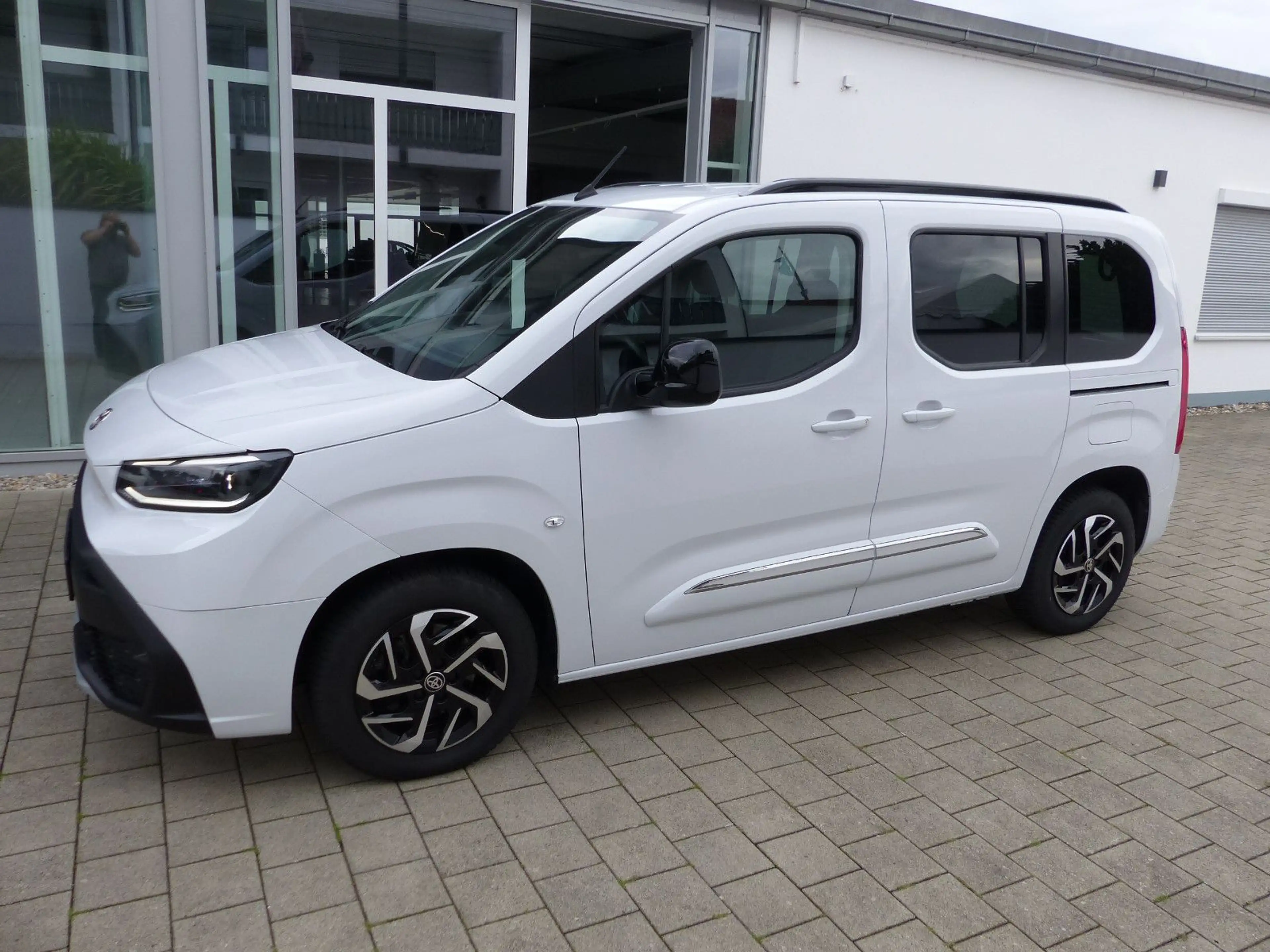 Toyota Proace City Verso 1.2 L1 Team Deutschland Navi — photo 3