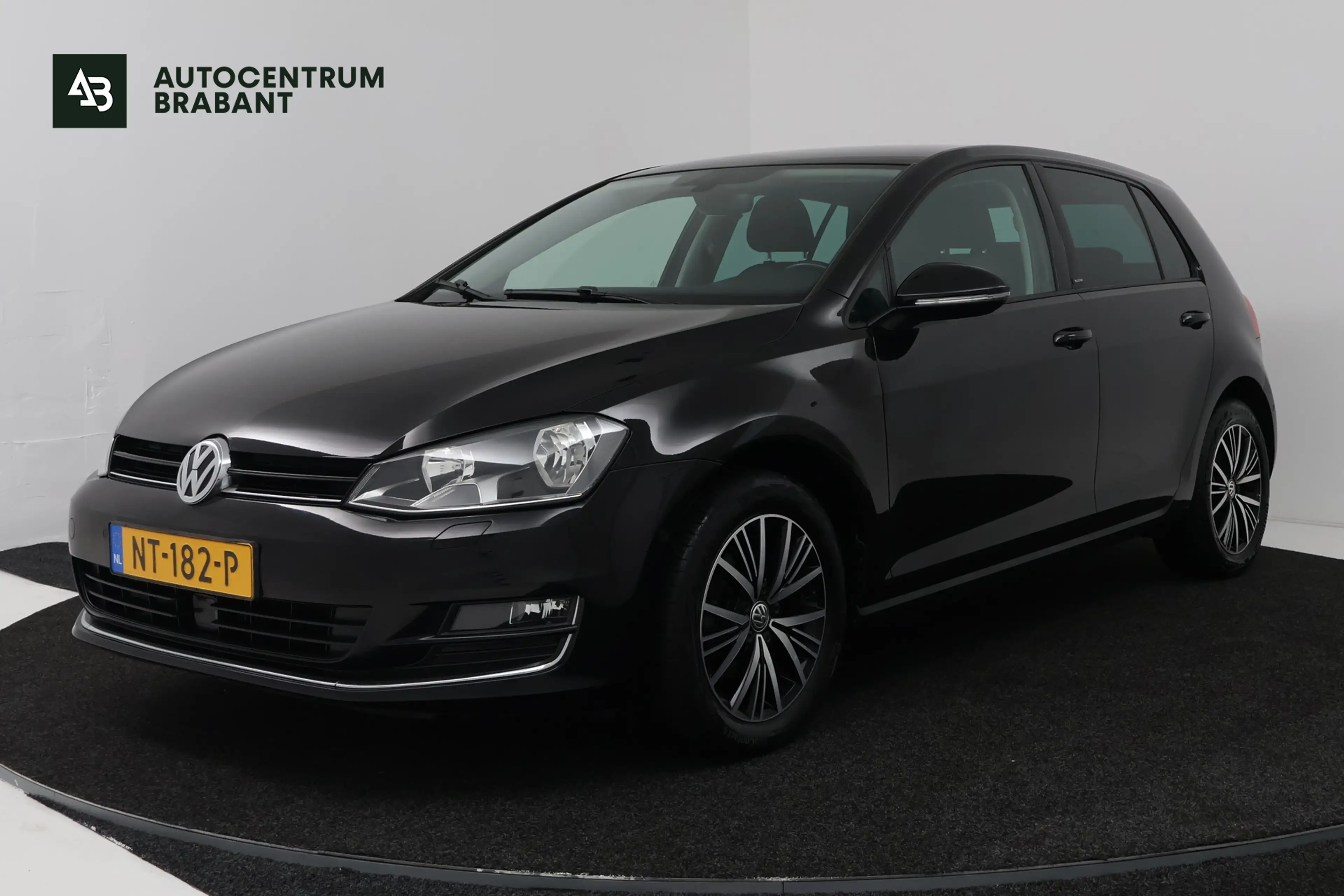 Volkswagen Golf 1.2 TSI Connected Series (CARPLAY, STOELVERWARMING