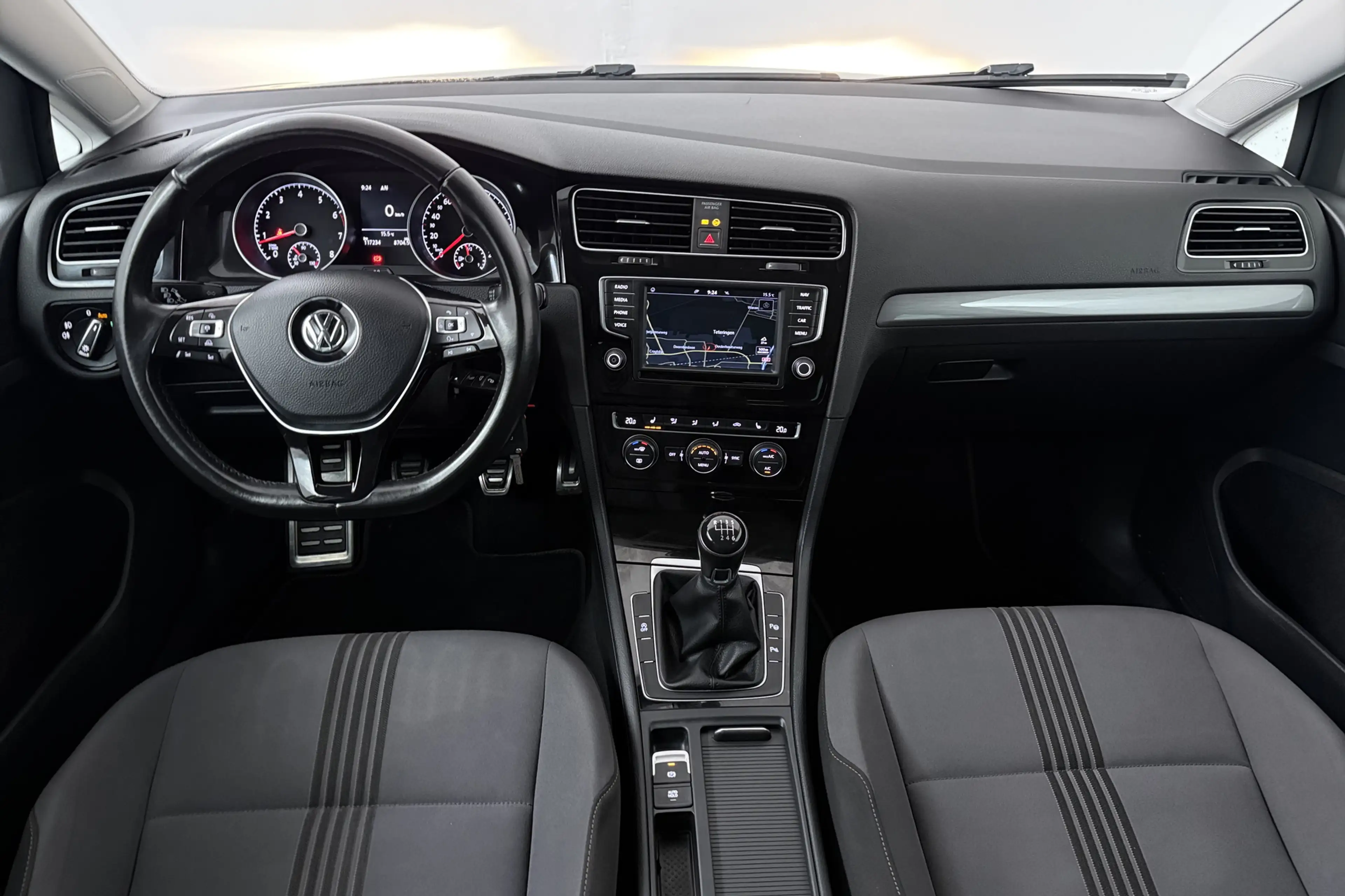 Volkswagen Golf 1.2 TSI Connected Series (CARPLAY, STOELVERWARMING — photo 3
