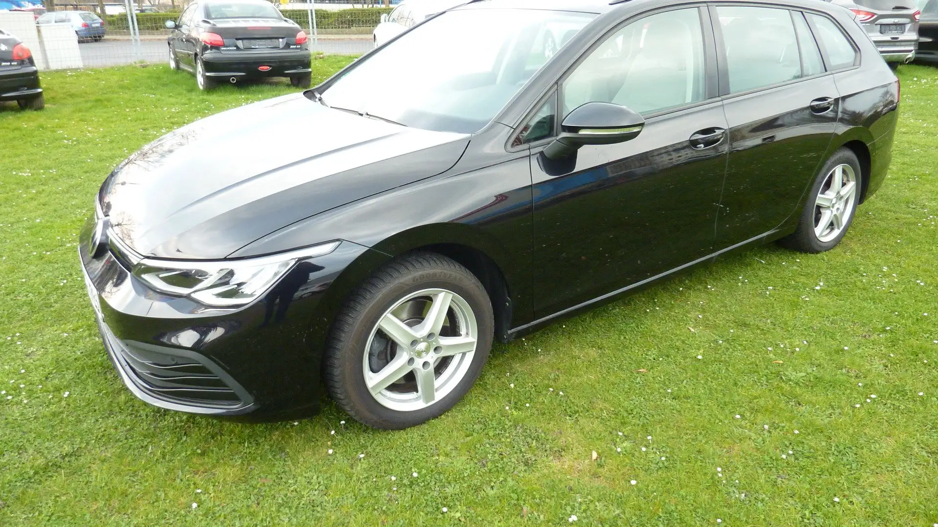 Volkswagen Golf Variant Golf 8 2,0 Sonderm. Life Navi DAB+ Business, Sound Schwarz - 1