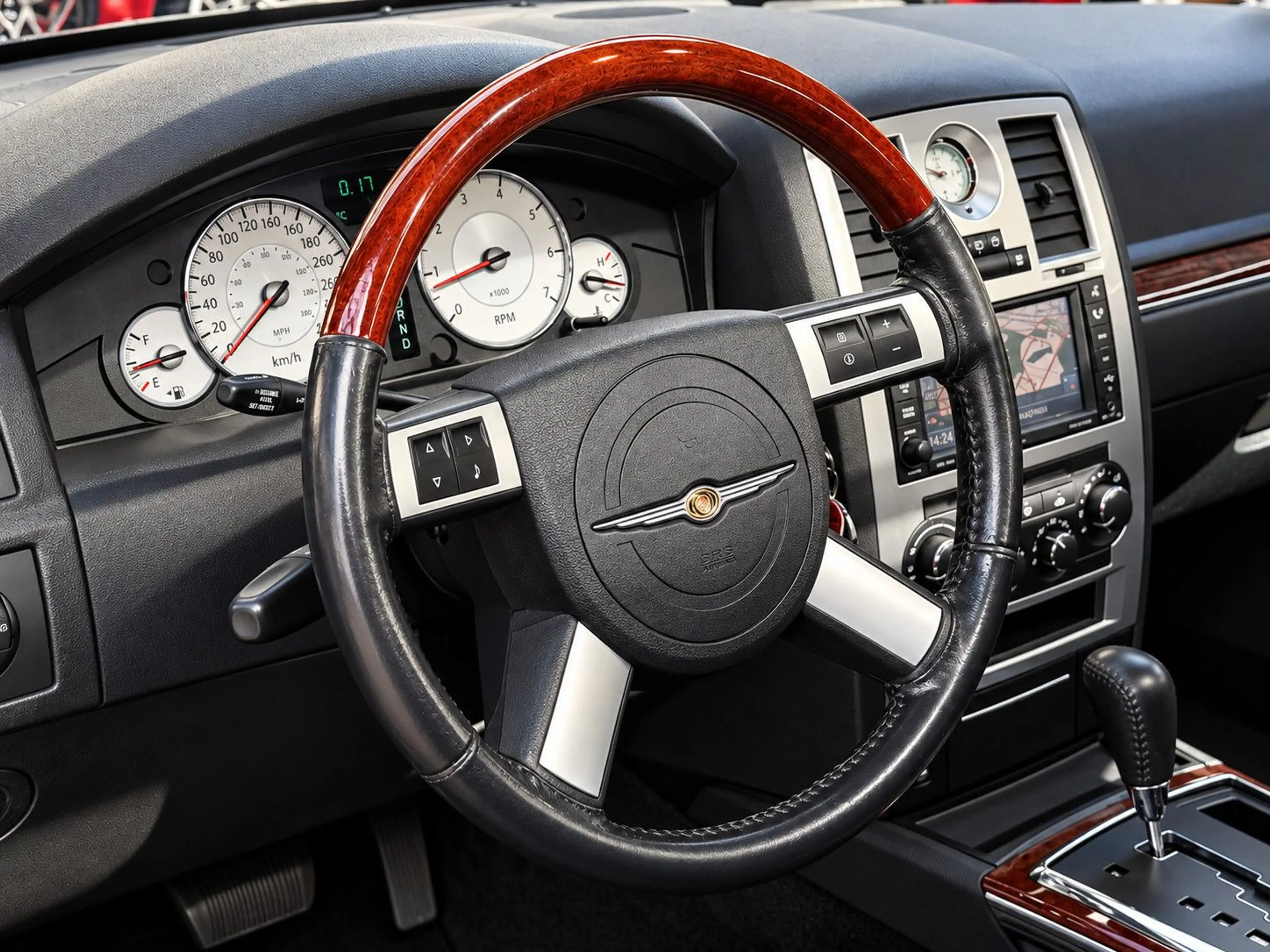 Chrysler 300C 3.0 CRD V6 *Aut.*Leder*Bi-Xenon*Temp.*AHK*PDC* — photo 13