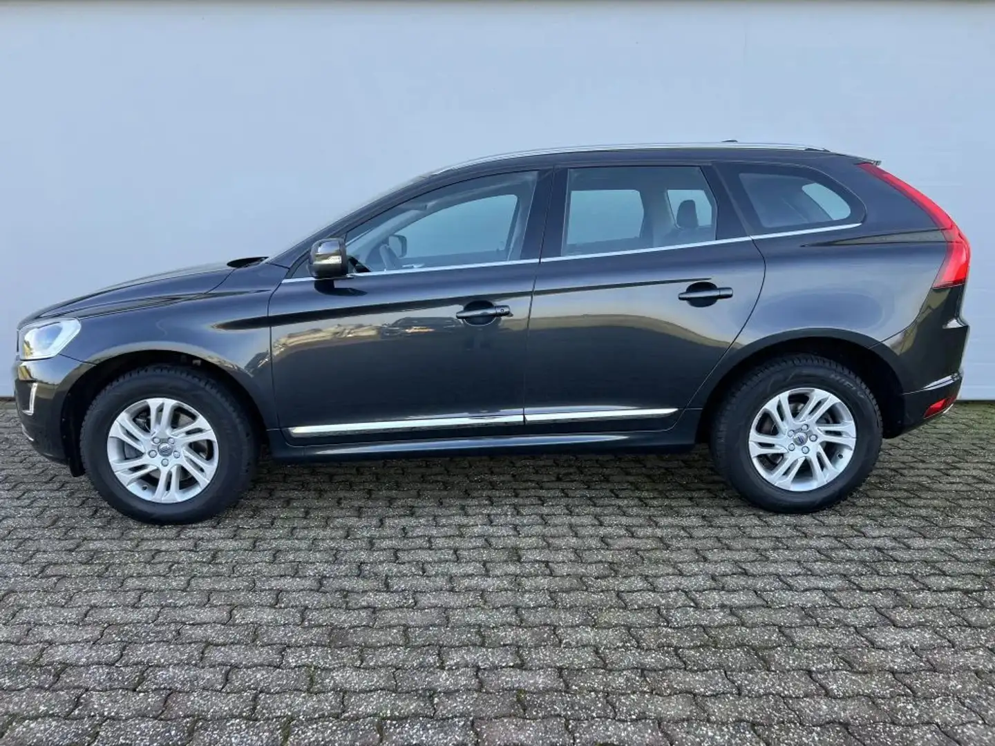 Volvo XC60 2.0 T5 SUMMUM, AWD, 245 PK in nieuwstaat! Grijs - 2