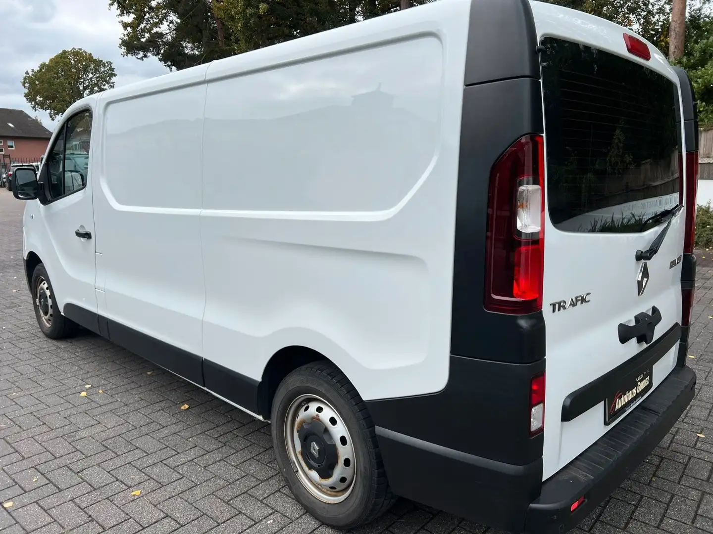 Renault Trafic L2H1 2,9t Komfort Navi Standh. Regale Weiß - 2