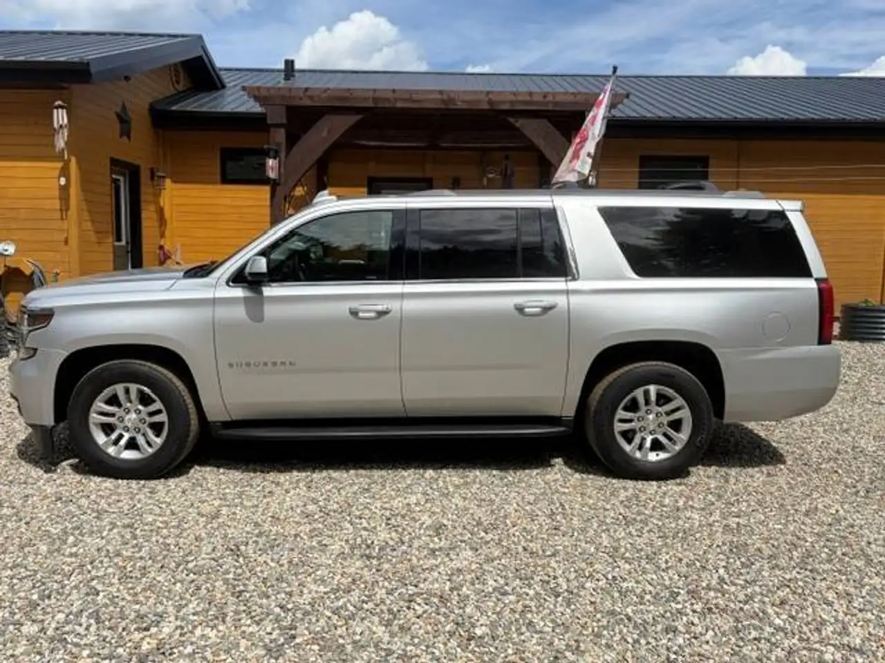 Chevrolet Suburban снимка Chevrolet Suburban