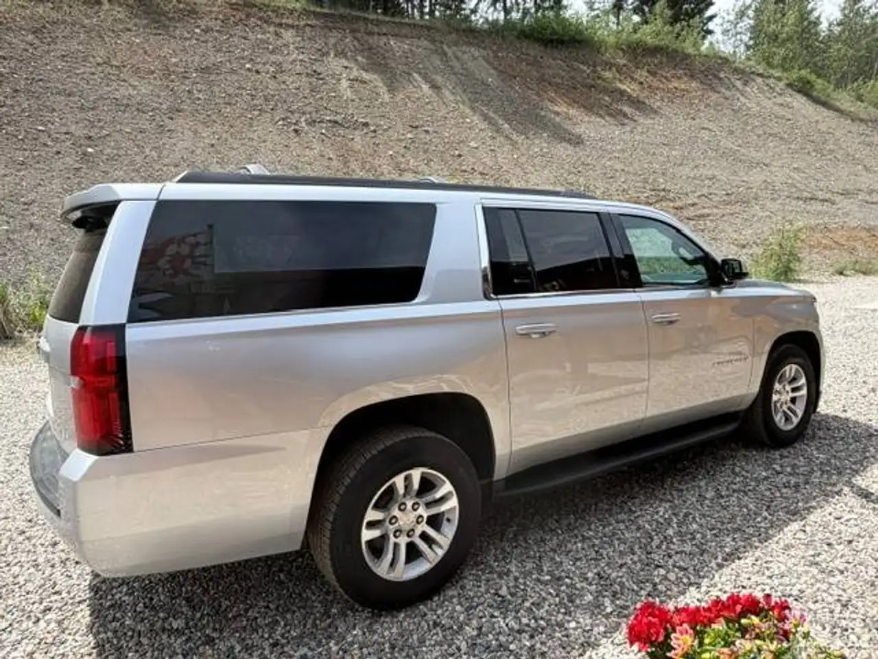 Chevrolet Suburban снимка Chevrolet Suburban