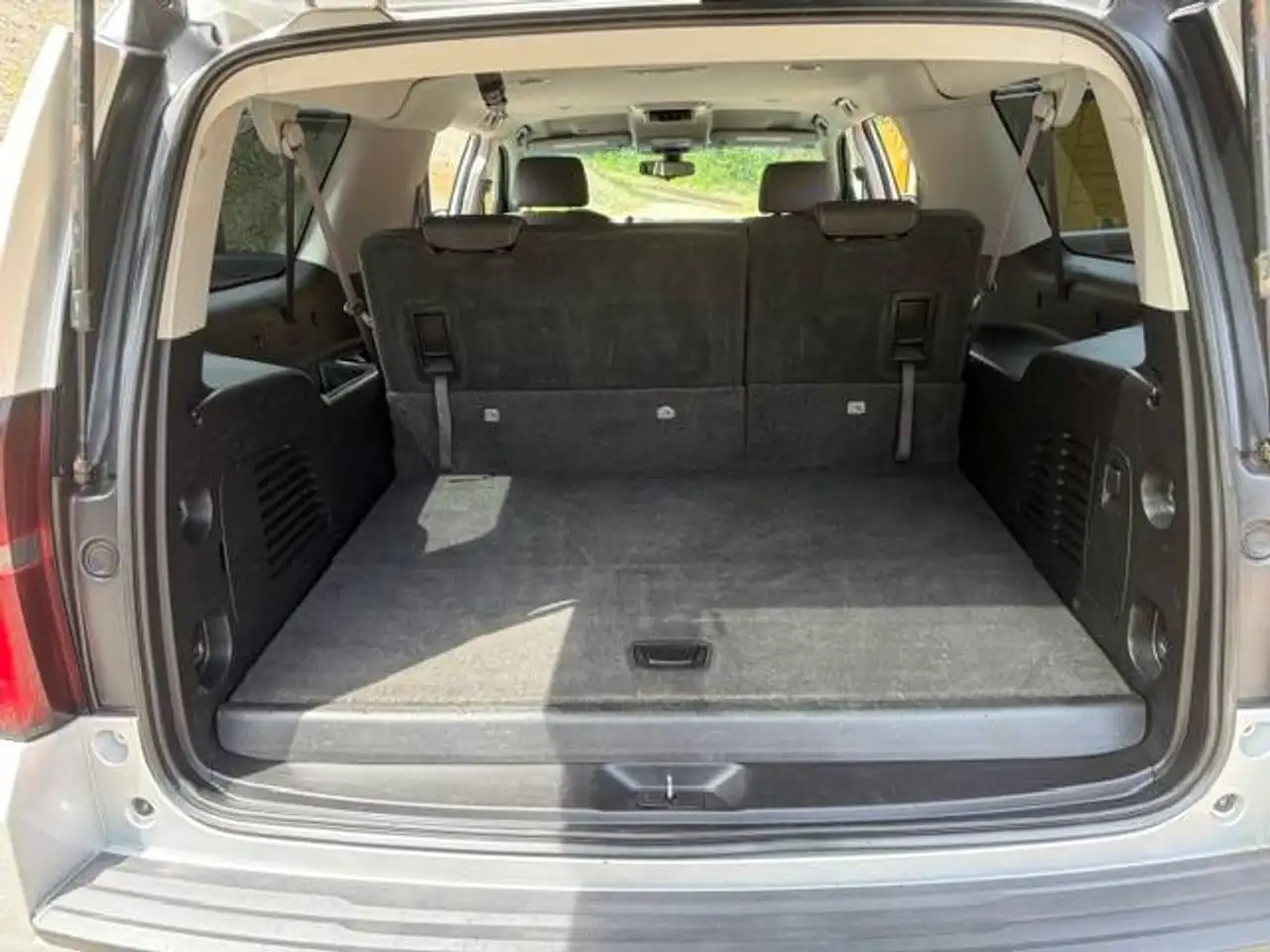 Chevrolet Suburban снимка Chevrolet Suburban