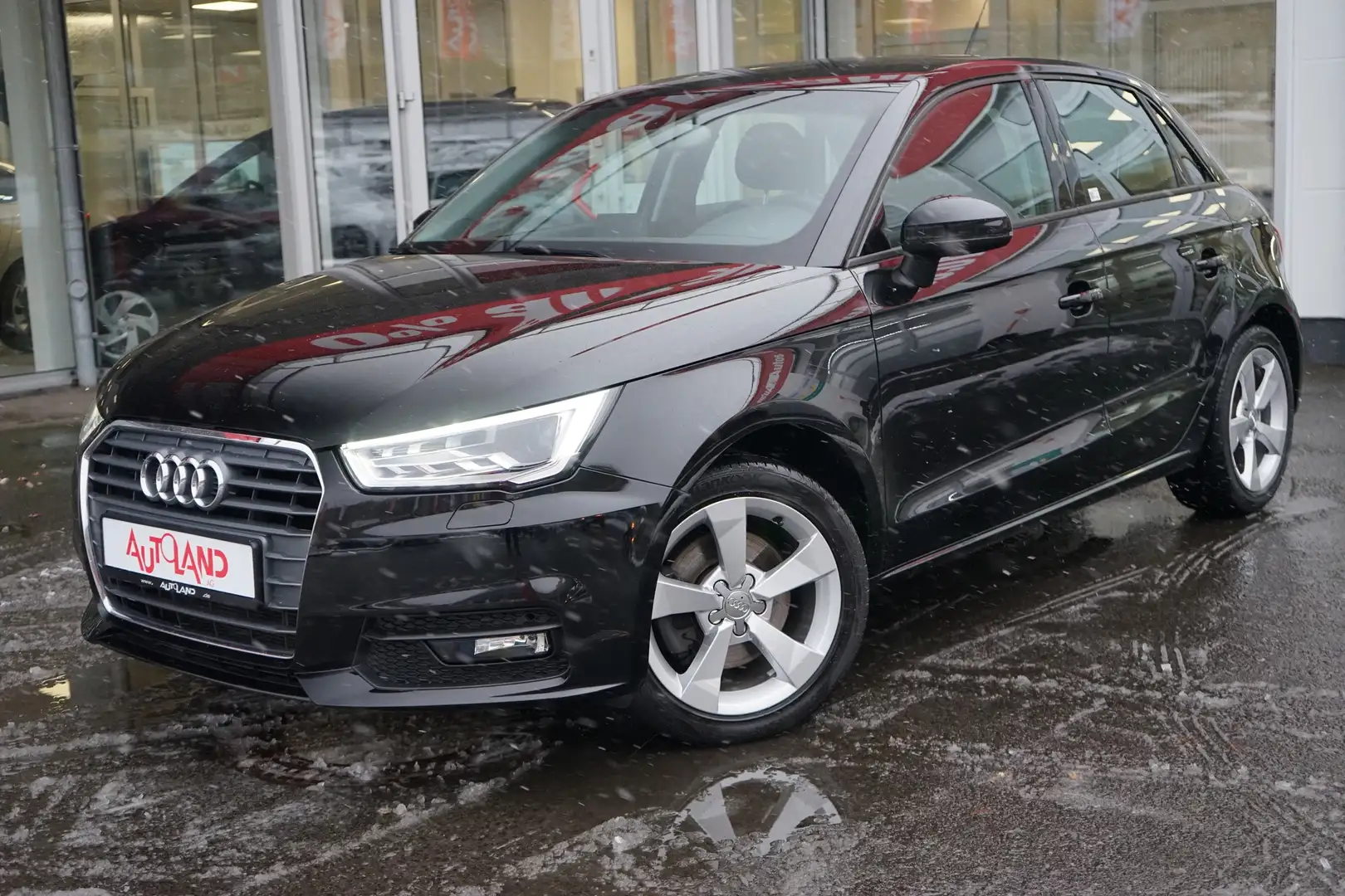 Audi A1 Sportback 1.4 TFSI Bi-Xenon Navi Sitzheizung Schwarz - 2
