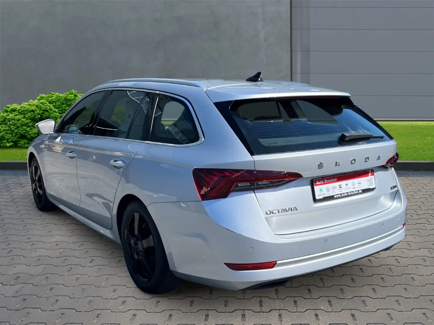 Skoda Octavia Combi Style 1.5 TSI+PDC+Sitzheizung+Tempomat Silber - 2