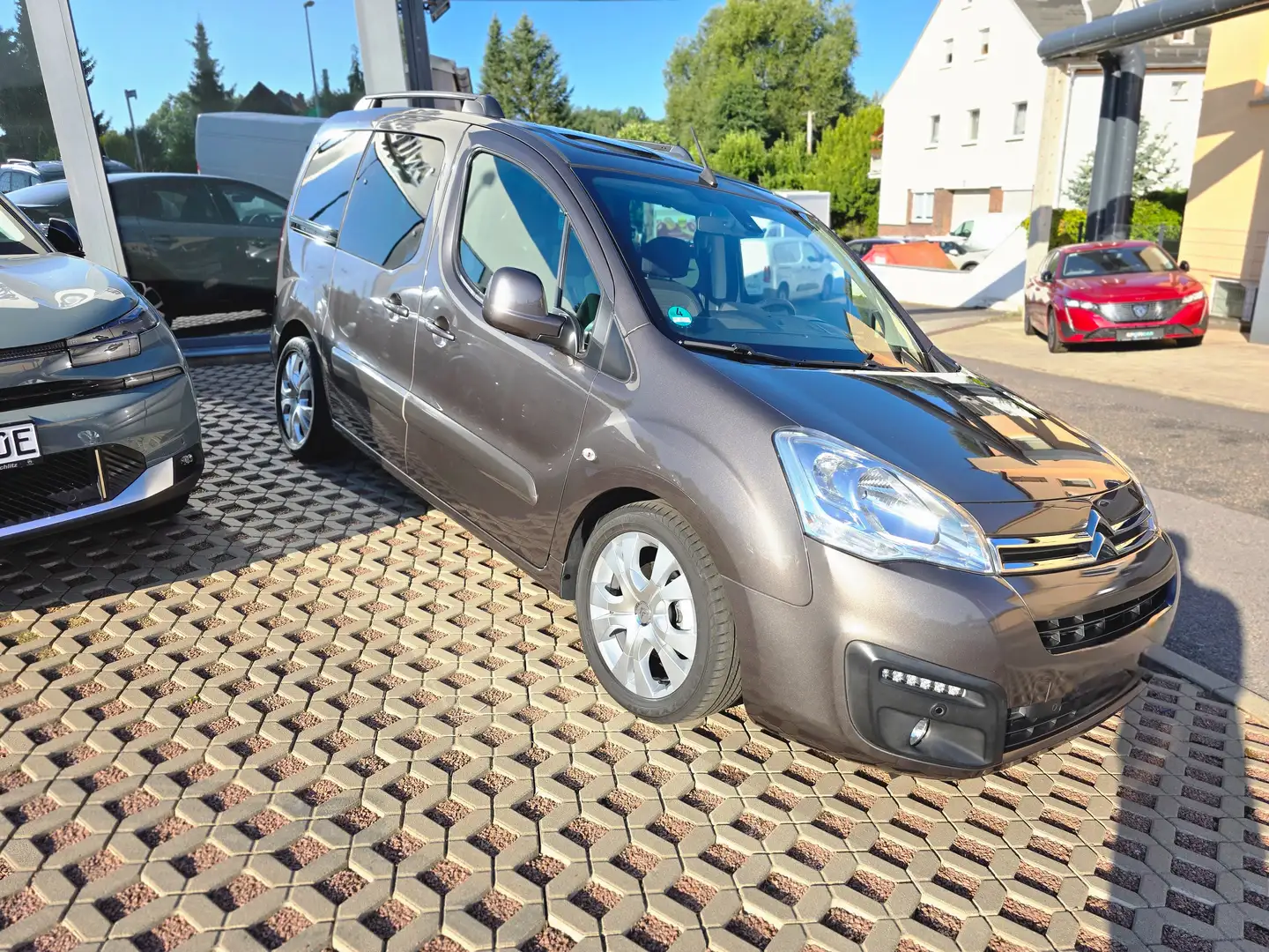 Citroen Berlingo Berlingo Multispace BlueHDi 120 S Braun - 2