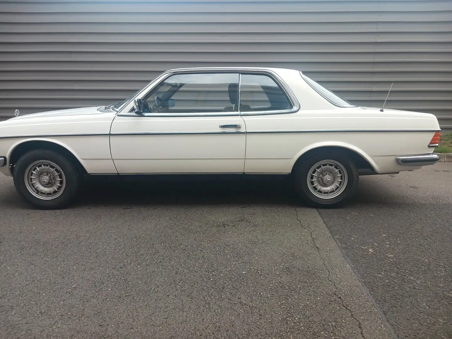 Mercedes-Benz 280 CE  W123 Coupe Schiebedach White - 2
