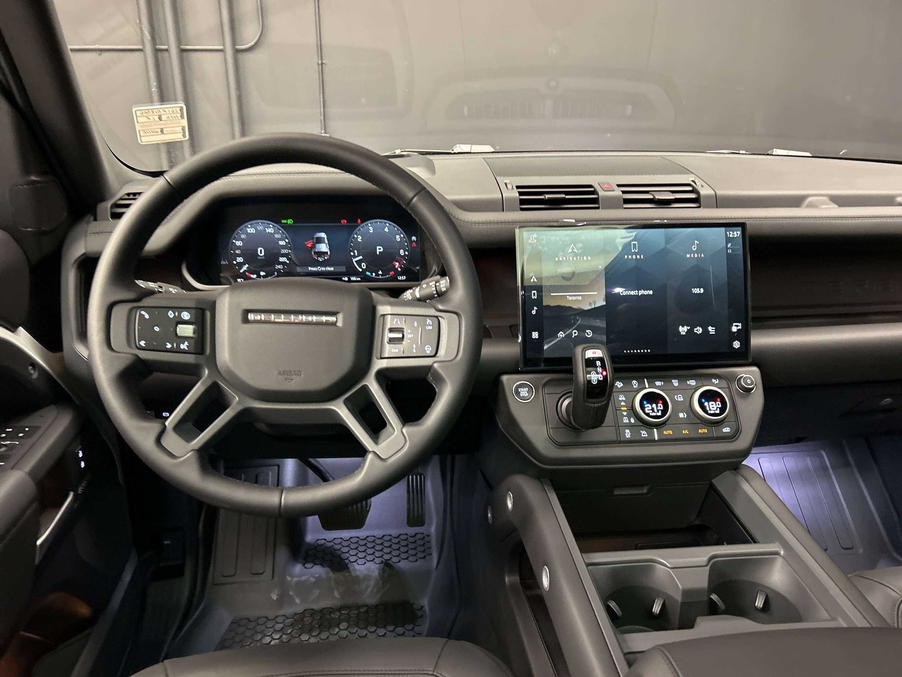 2026 Land Rover Defender X-Dynamic SE thumb 13