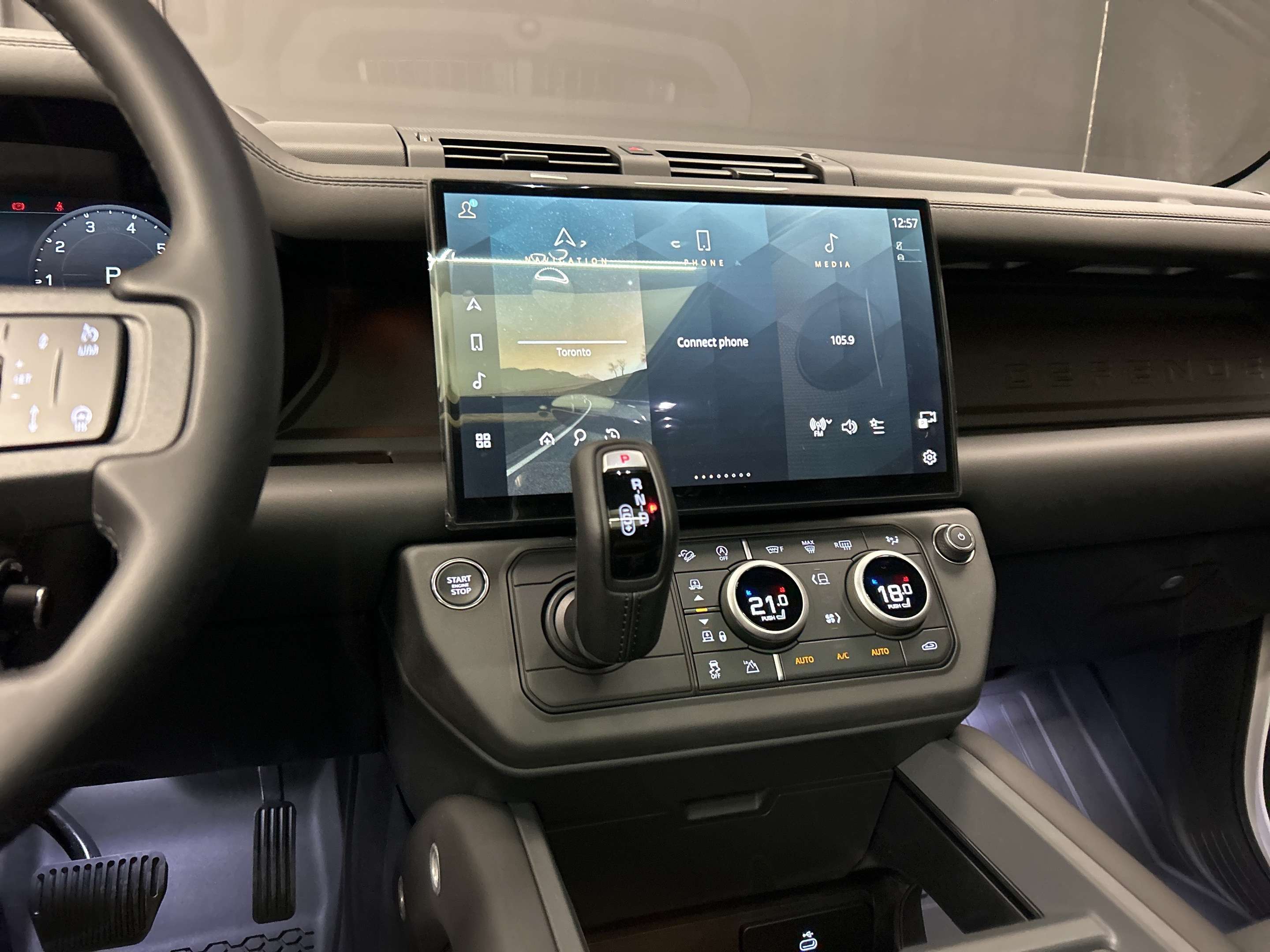 2026 Land Rover Defender X-Dynamic SE thumb 15