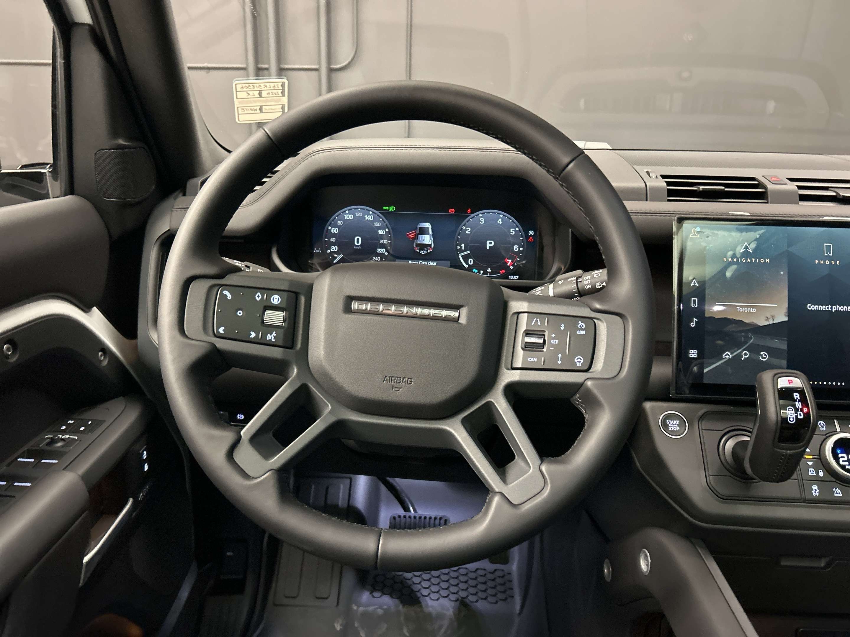 2026 Land Rover Defender X-Dynamic SE thumb 14