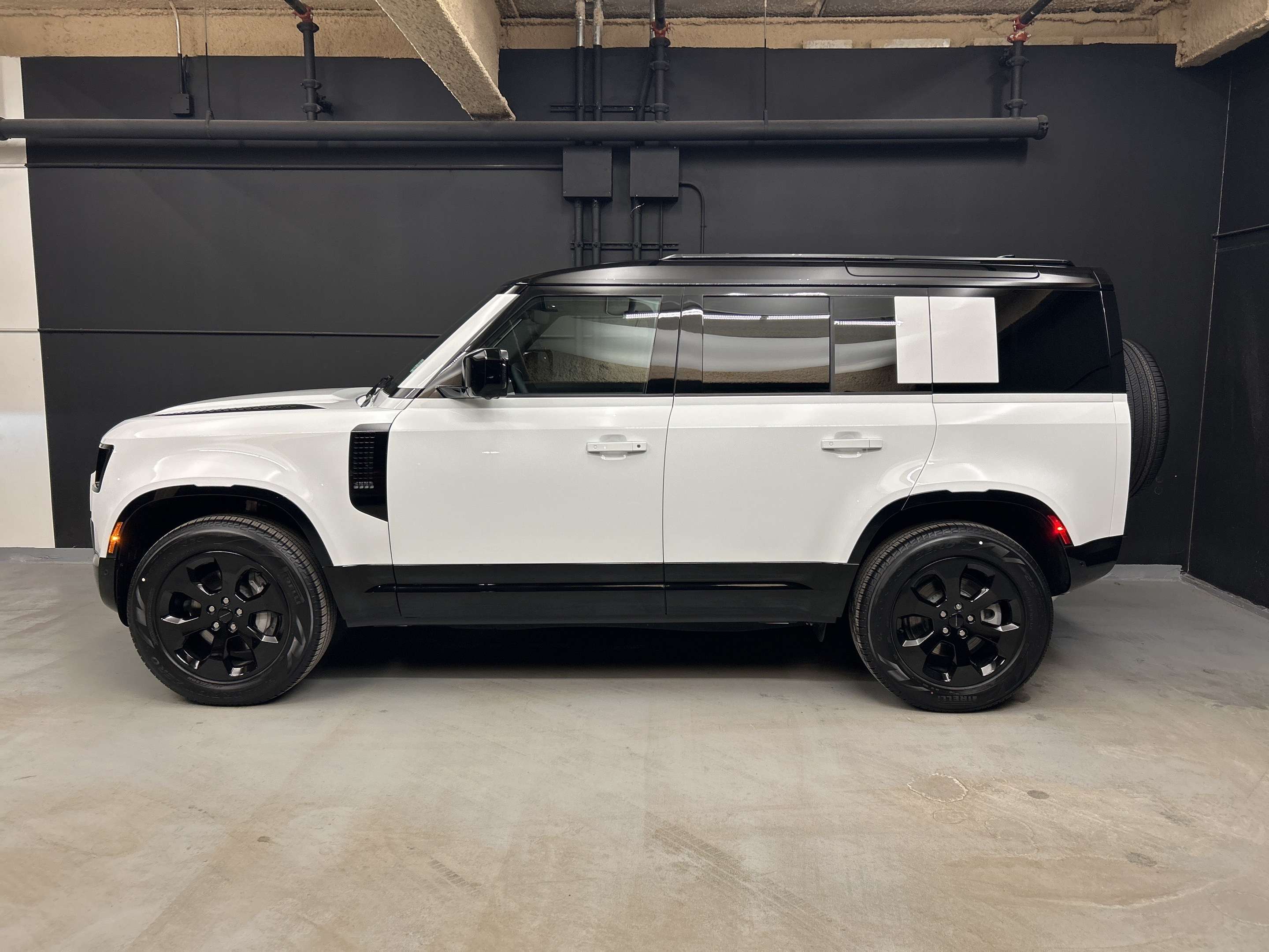 2026 Land Rover Defender X-Dynamic SE alt 3