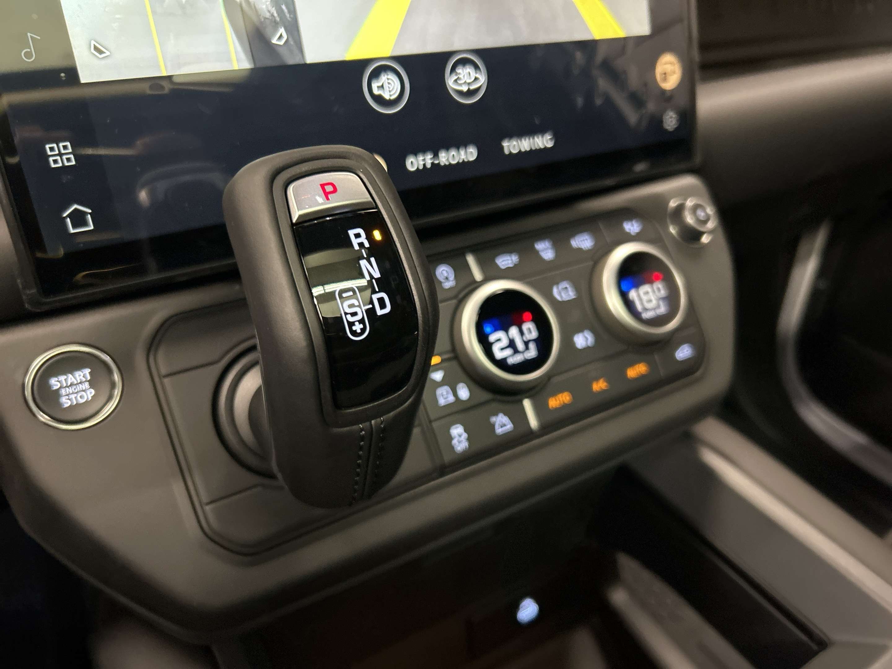 2026 Land Rover Defender X-Dynamic SE thumb 19