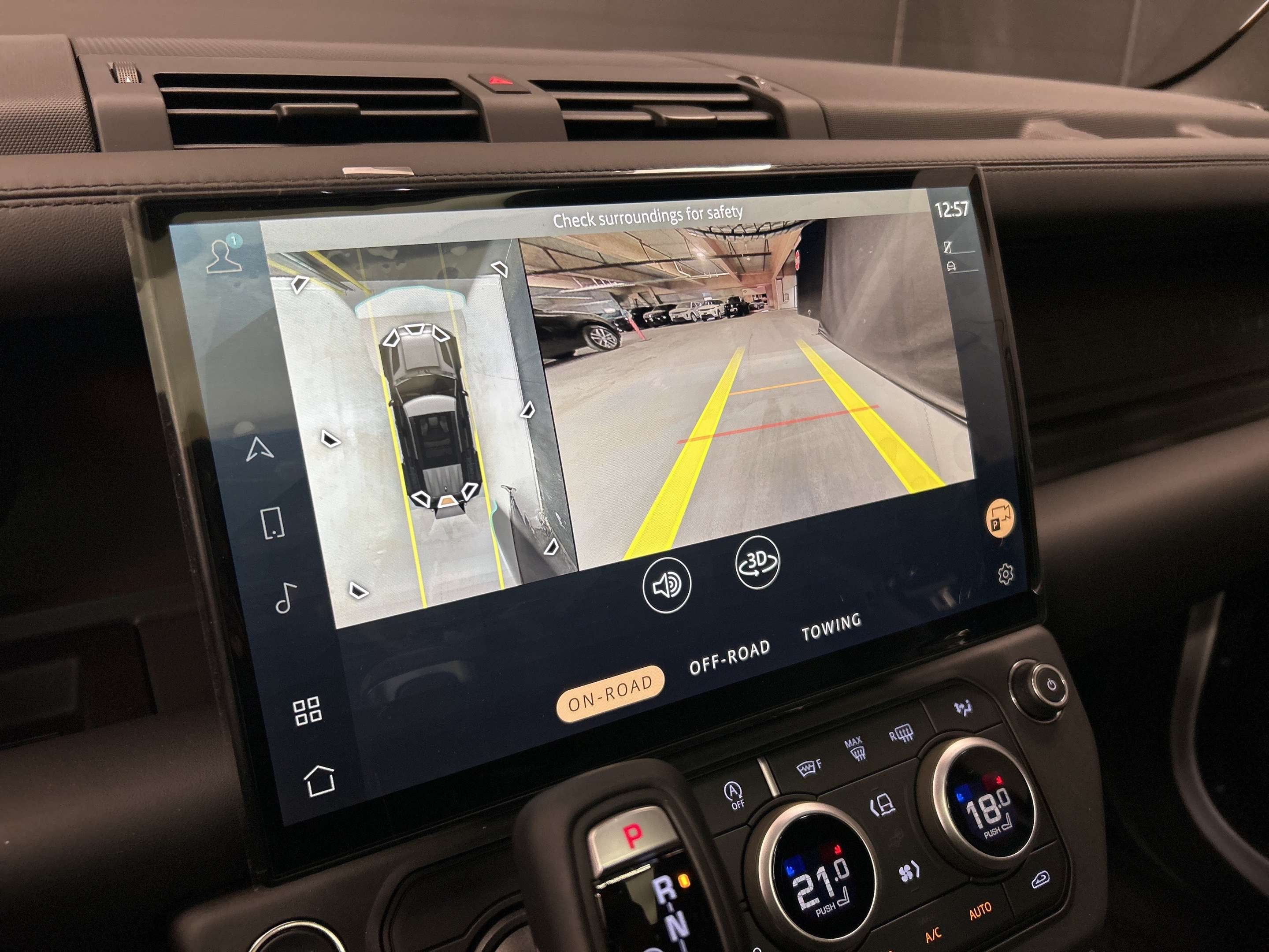 2026 Land Rover Defender X-Dynamic SE thumb 17