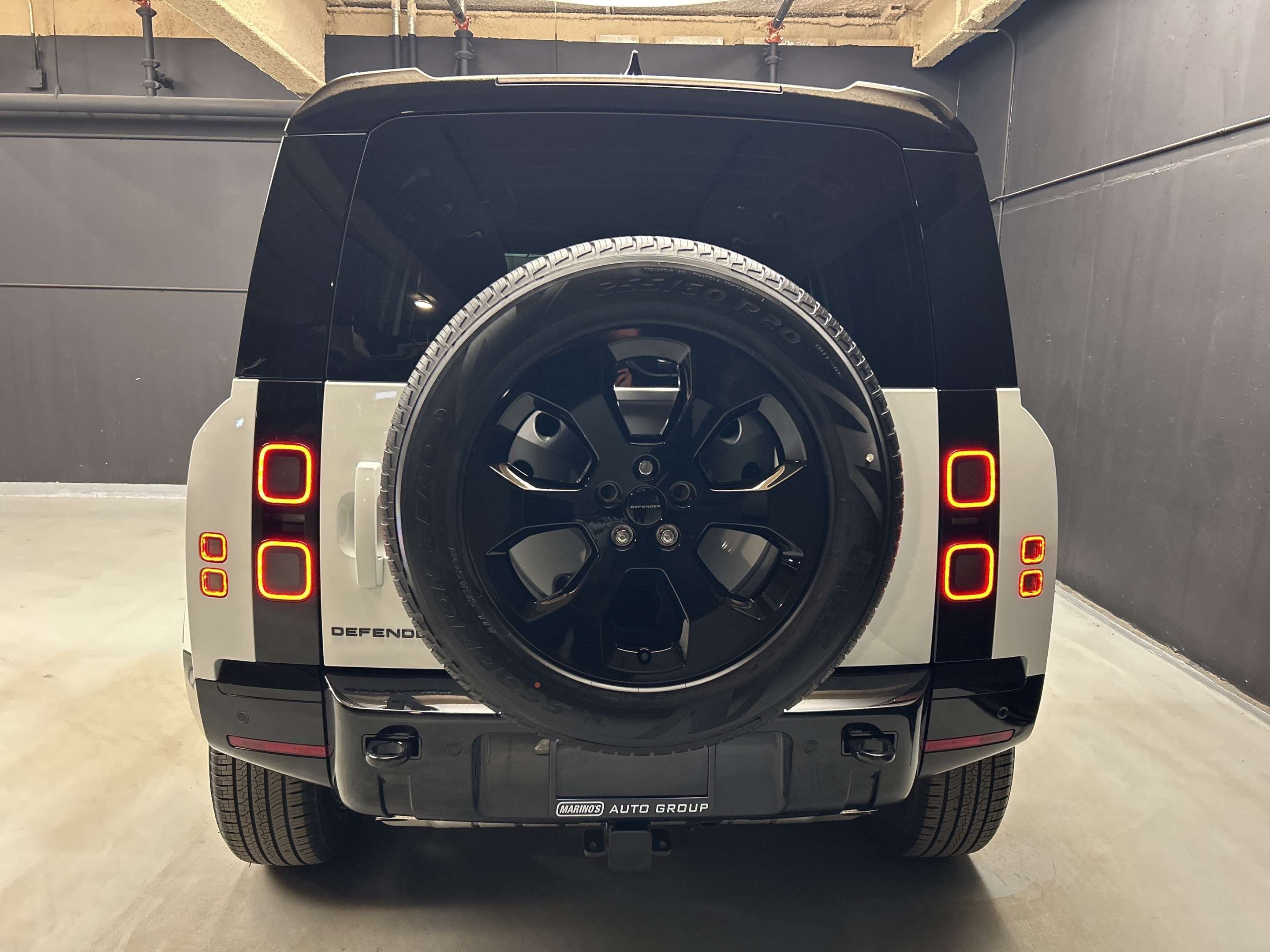 2026 Land Rover Defender X-Dynamic SE thumb 6