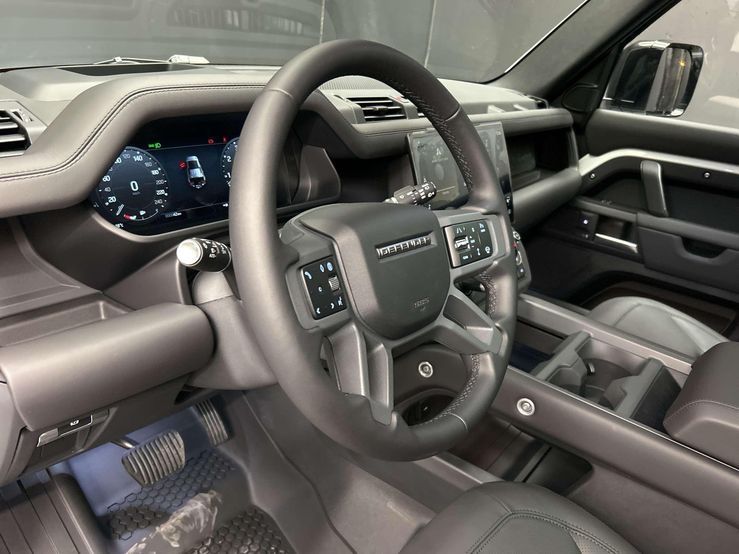 2026 Land Rover Defender X-Dynamic SE thumb 8
