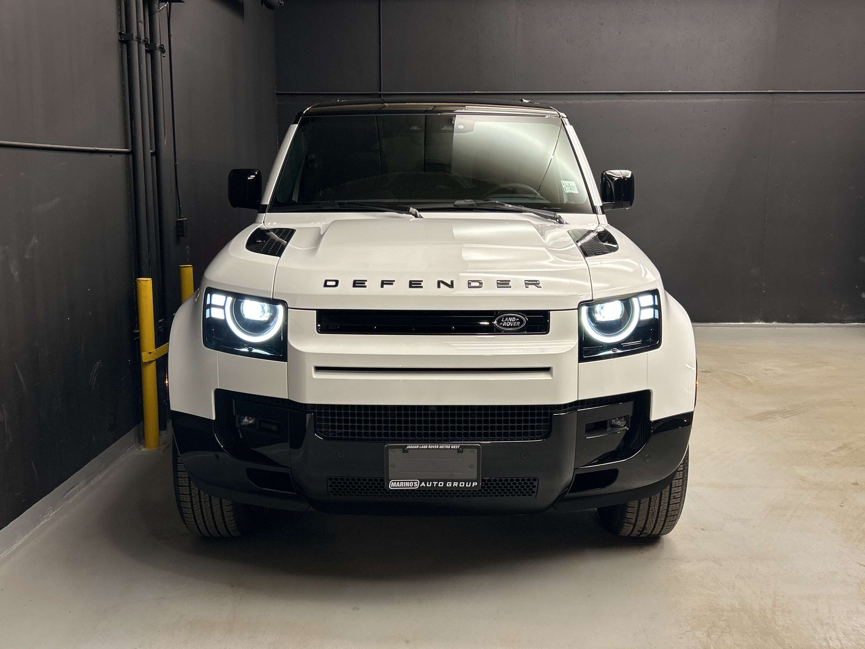 2026 Land Rover Defender X-Dynamic SE alt 2